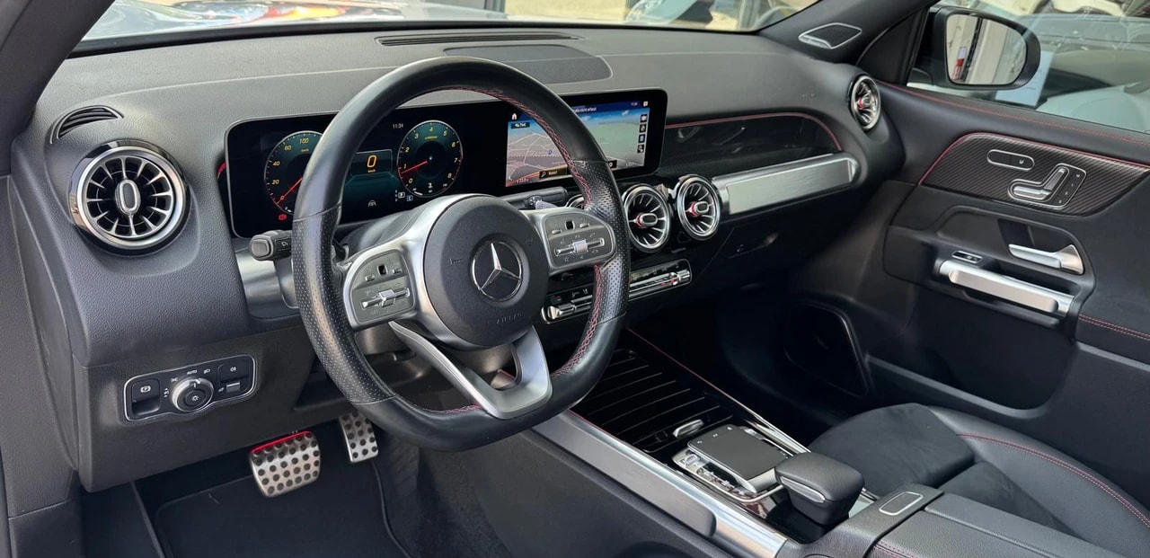 MERCEDES-BENZ GLB 250 4Matic AMG Line 8G-Tronic-image-6