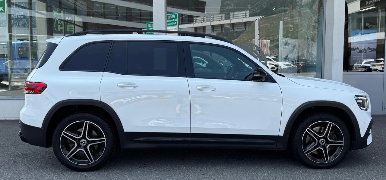 MERCEDES-BENZ GLB 250 4Matic AMG Line 8G-Tronic-image-1