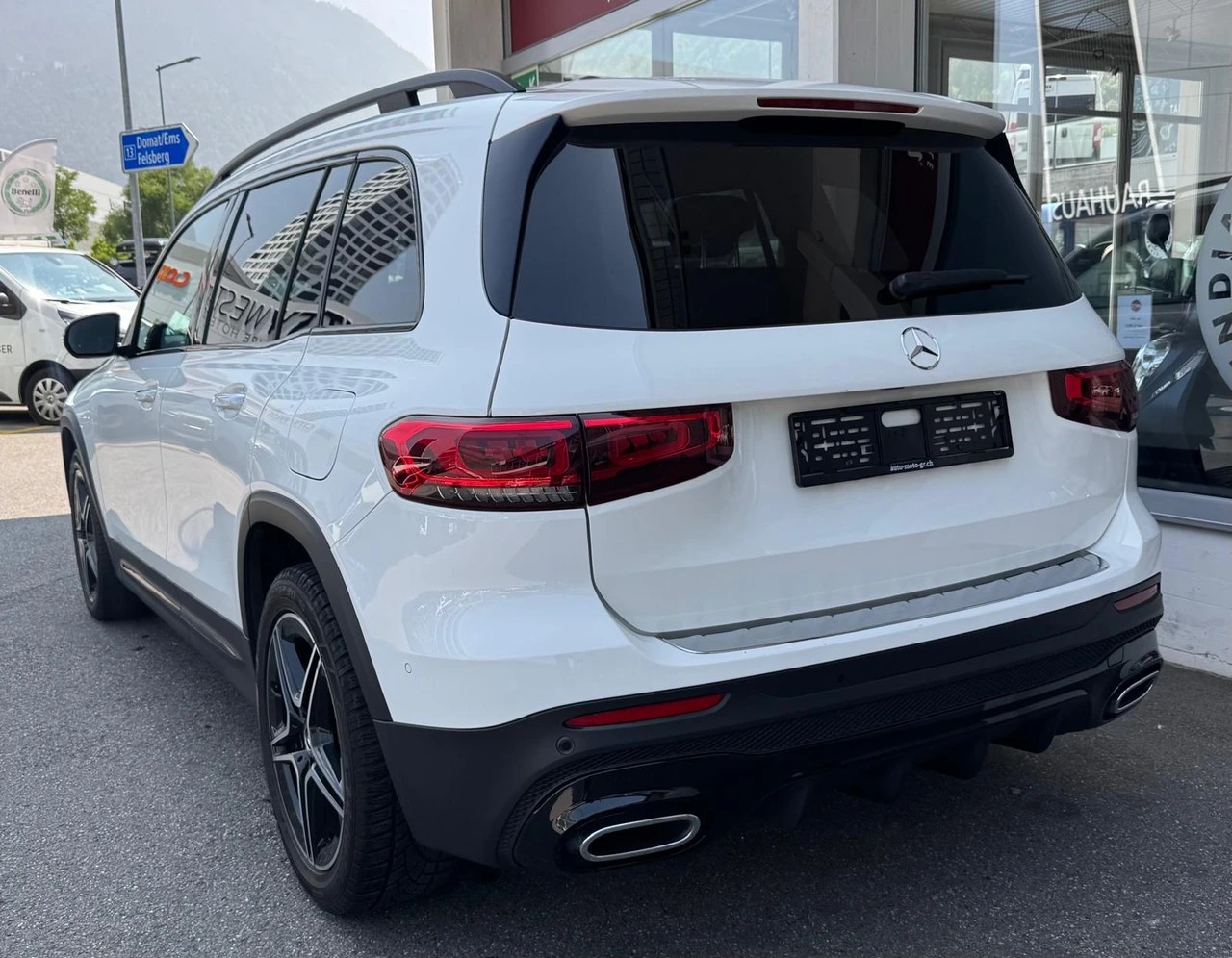 MERCEDES-BENZ GLB 250 4Matic AMG Line 8G-Tronic-image-3