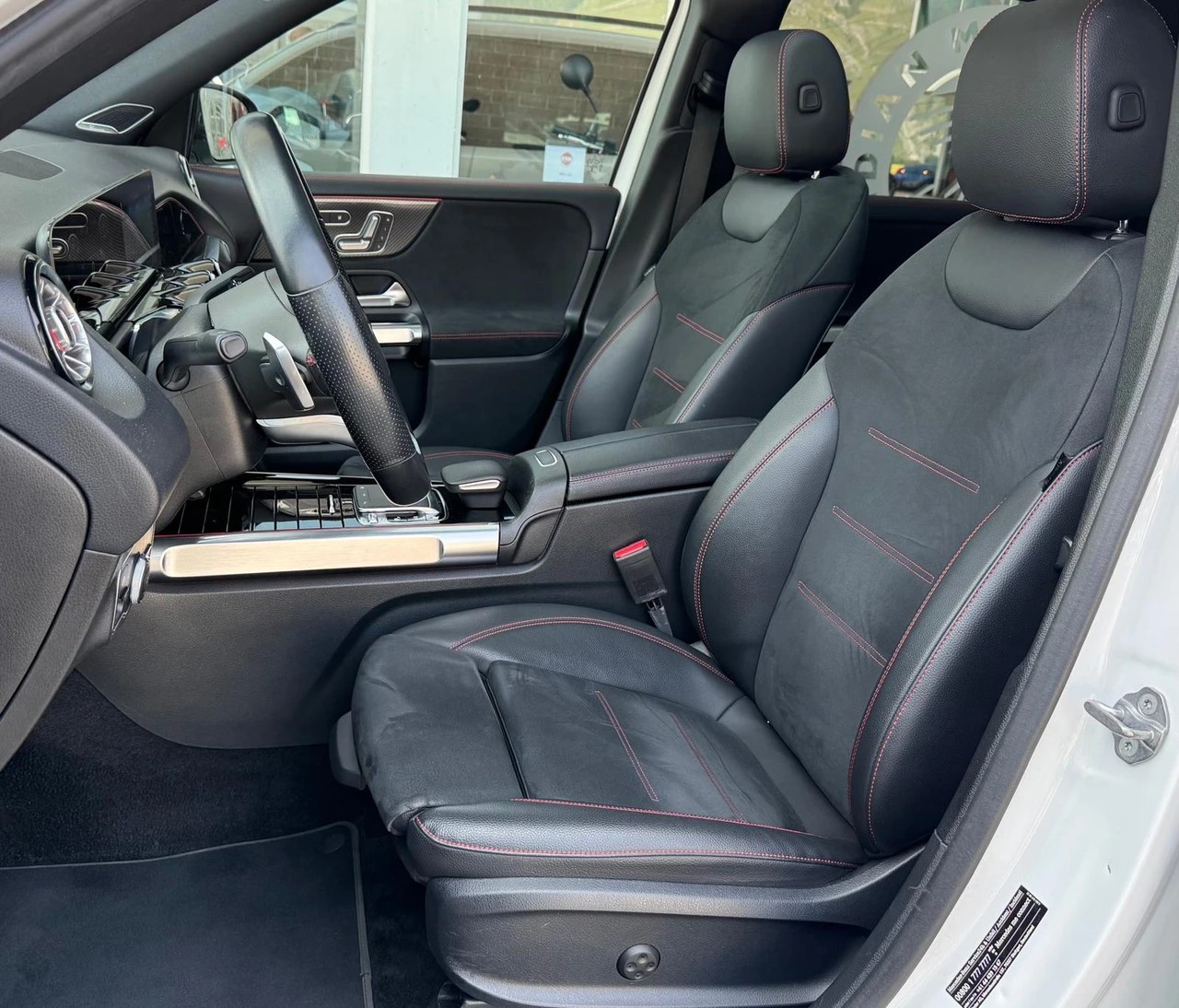 MERCEDES-BENZ GLB 250 4Matic AMG Line 8G-Tronic-image-7