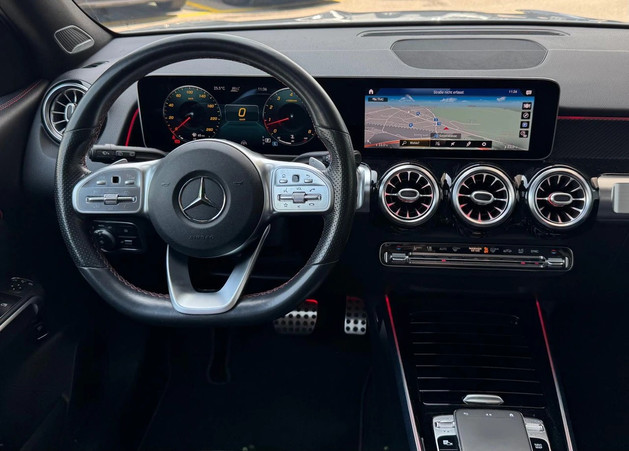 MERCEDES-BENZ GLB 250 4Matic AMG Line 8G-Tronic-image-13