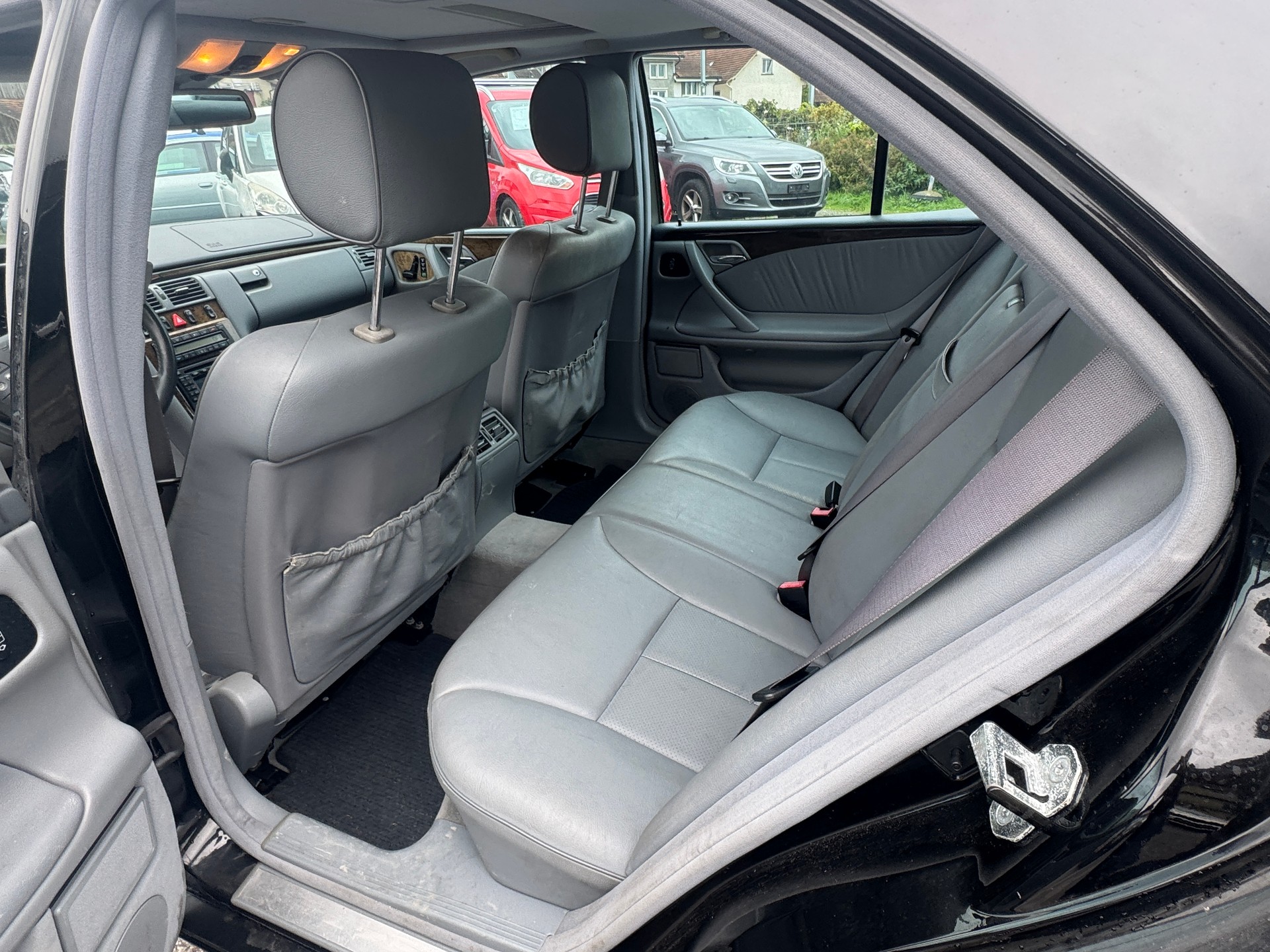 MERCEDES-BENZ E 320 Avantgarde 4-Matic Automatic-image-10