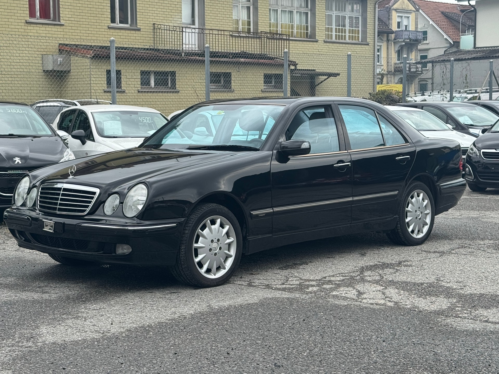 MERCEDES-BENZ E 320 Avantgarde 4-Matic Automatic-image-1