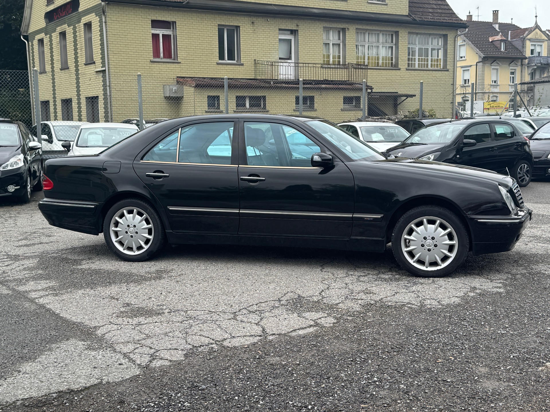 MERCEDES-BENZ E 320 Avantgarde 4-Matic Automatic-image-4