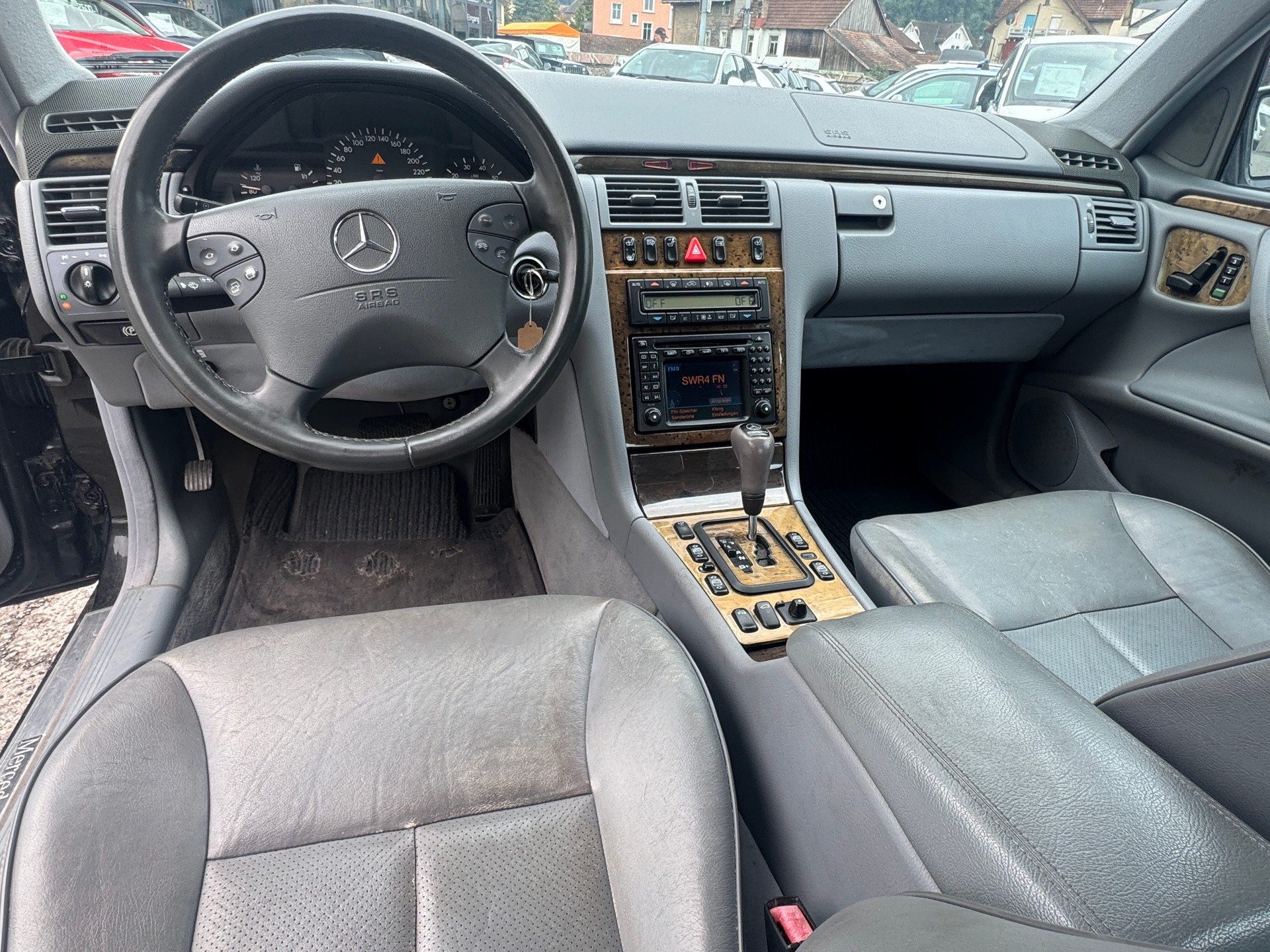 MERCEDES-BENZ E 320 Avantgarde 4-Matic Automatic-image-11