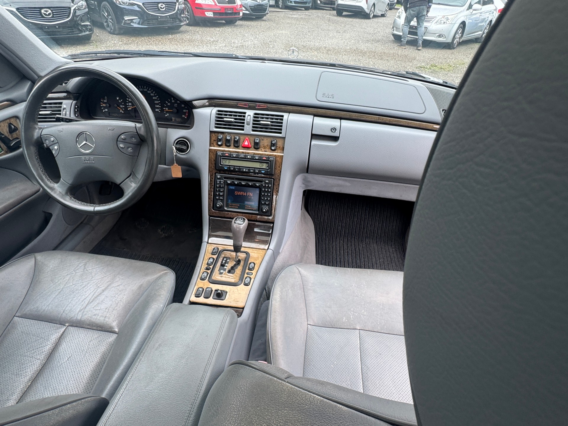 MERCEDES-BENZ E 320 Avantgarde 4-Matic Automatic-image-8
