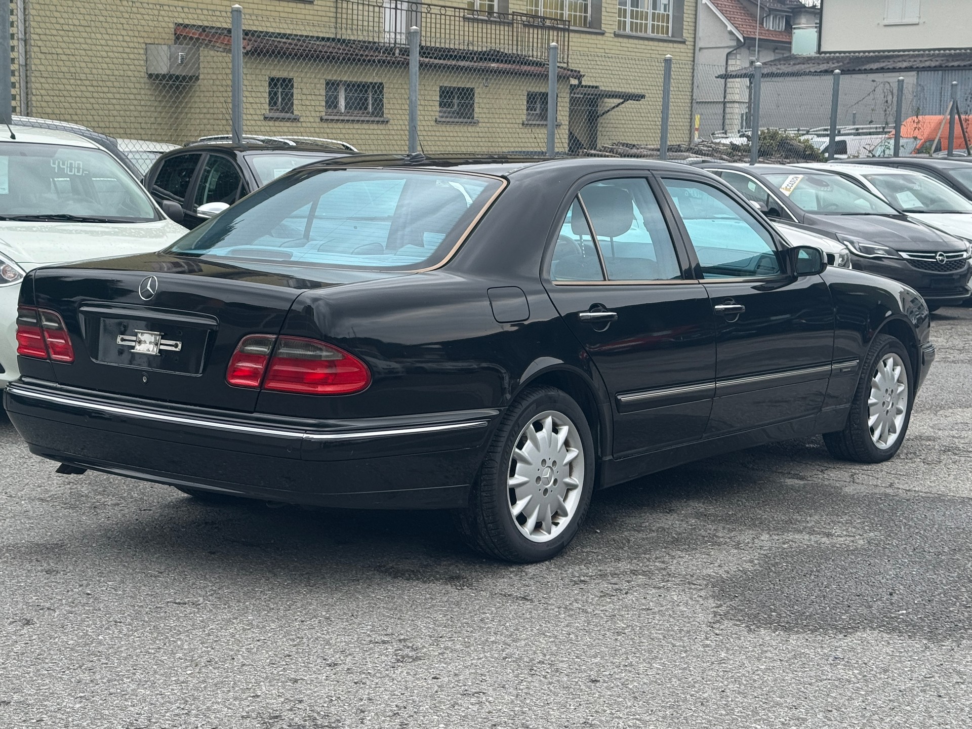 MERCEDES-BENZ E 320 Avantgarde 4-Matic Automatic-image-14