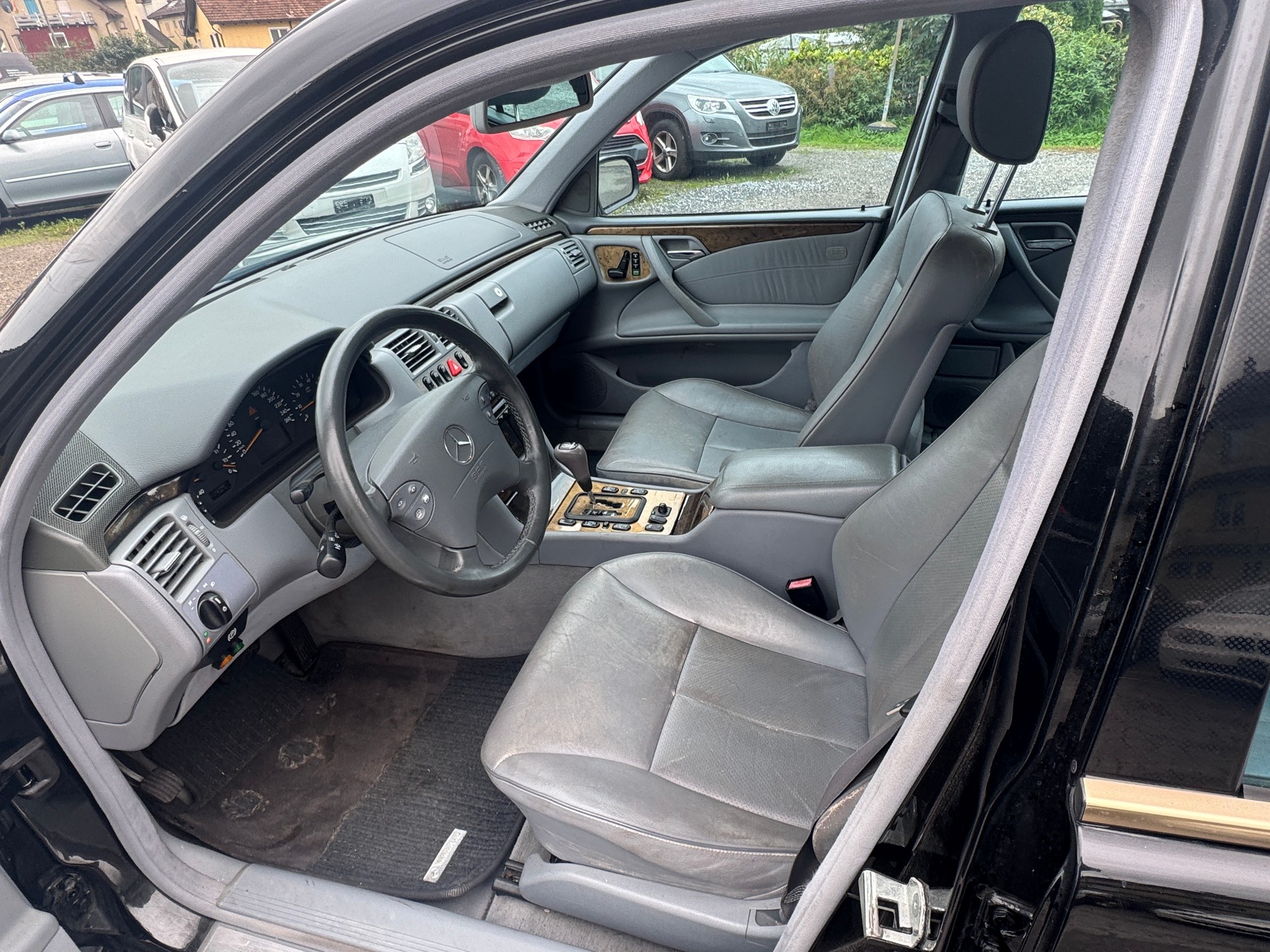 MERCEDES-BENZ E 320 Avantgarde 4-Matic Automatic-image-9