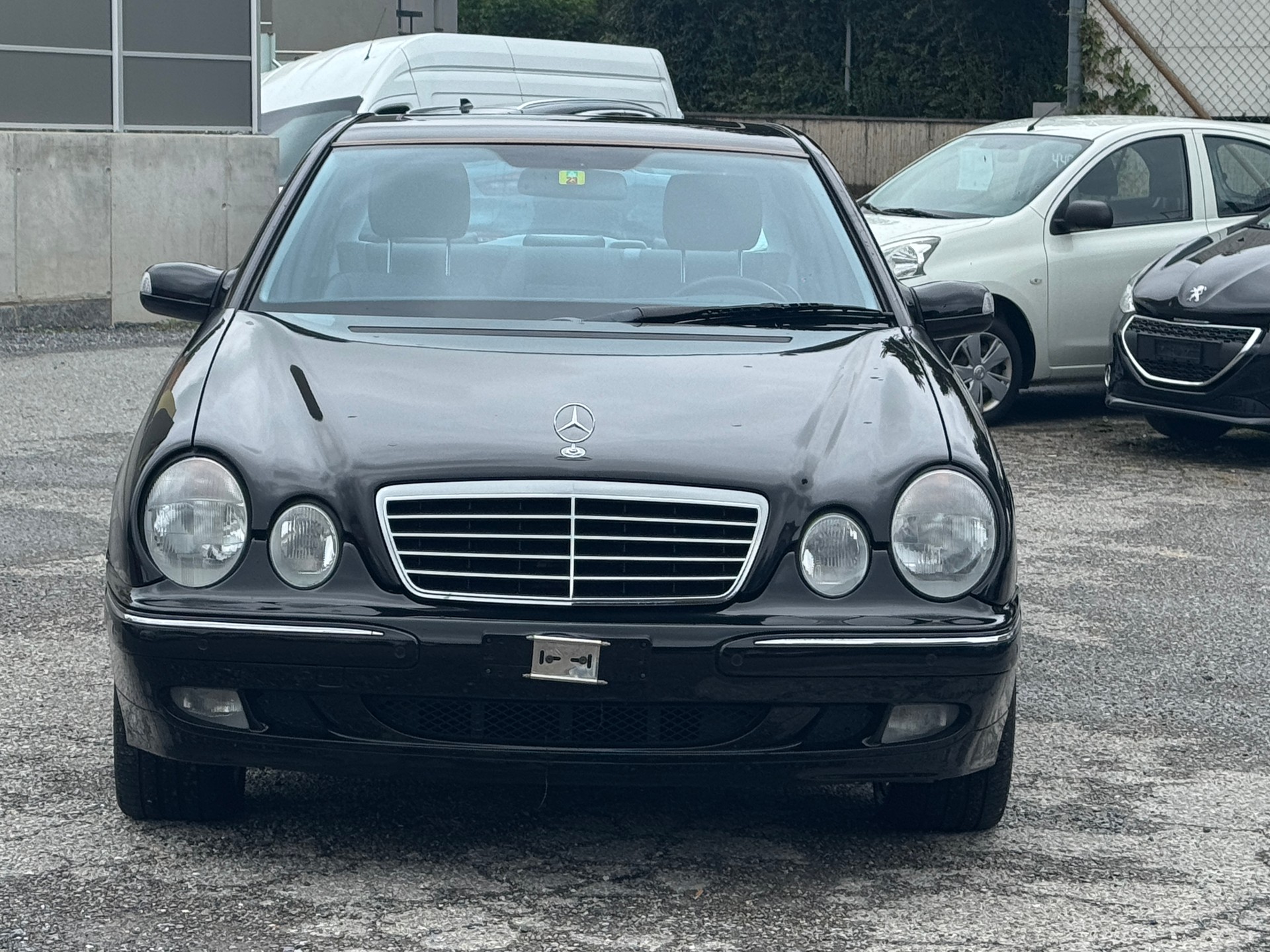 MERCEDES-BENZ E 320 Avantgarde 4-Matic Automatic-image-3