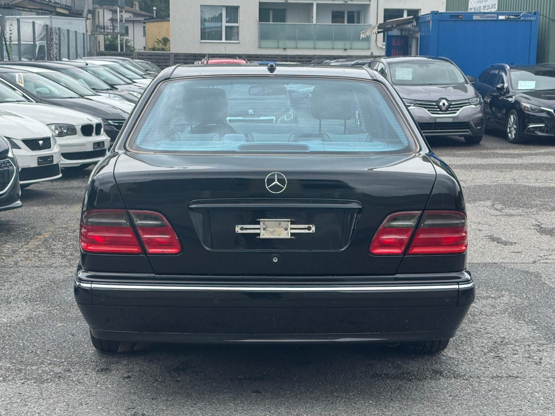 MERCEDES-BENZ E 320 Avantgarde 4-Matic Automatic-image-13