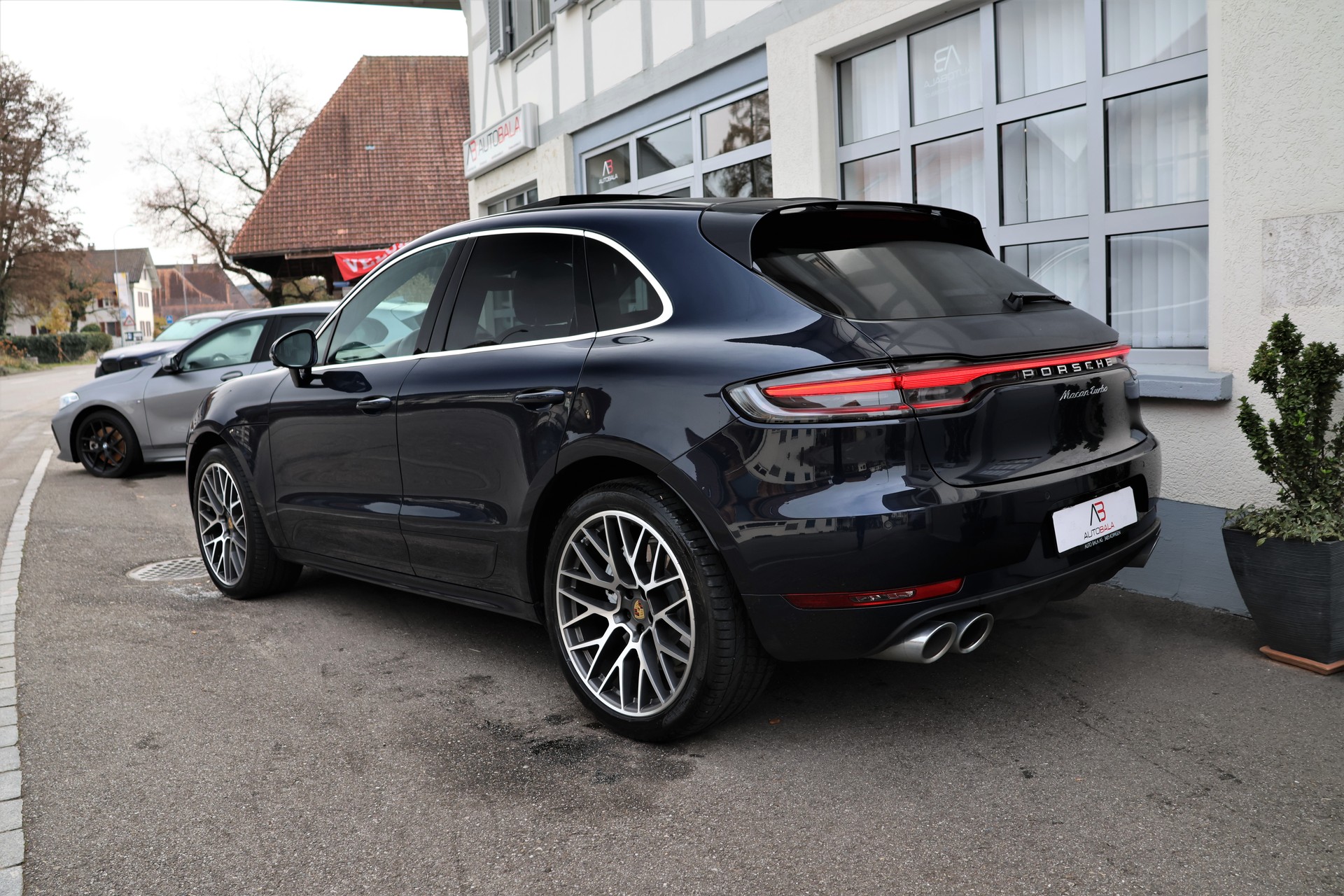 PORSCHE Macan Turbo PDK (CH)-image-5