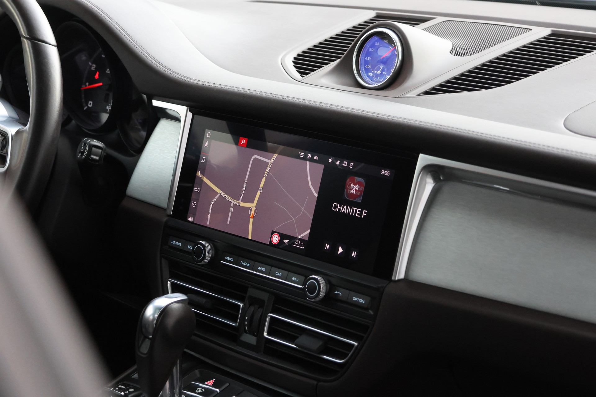 PORSCHE Macan Turbo PDK (CH)-image-18