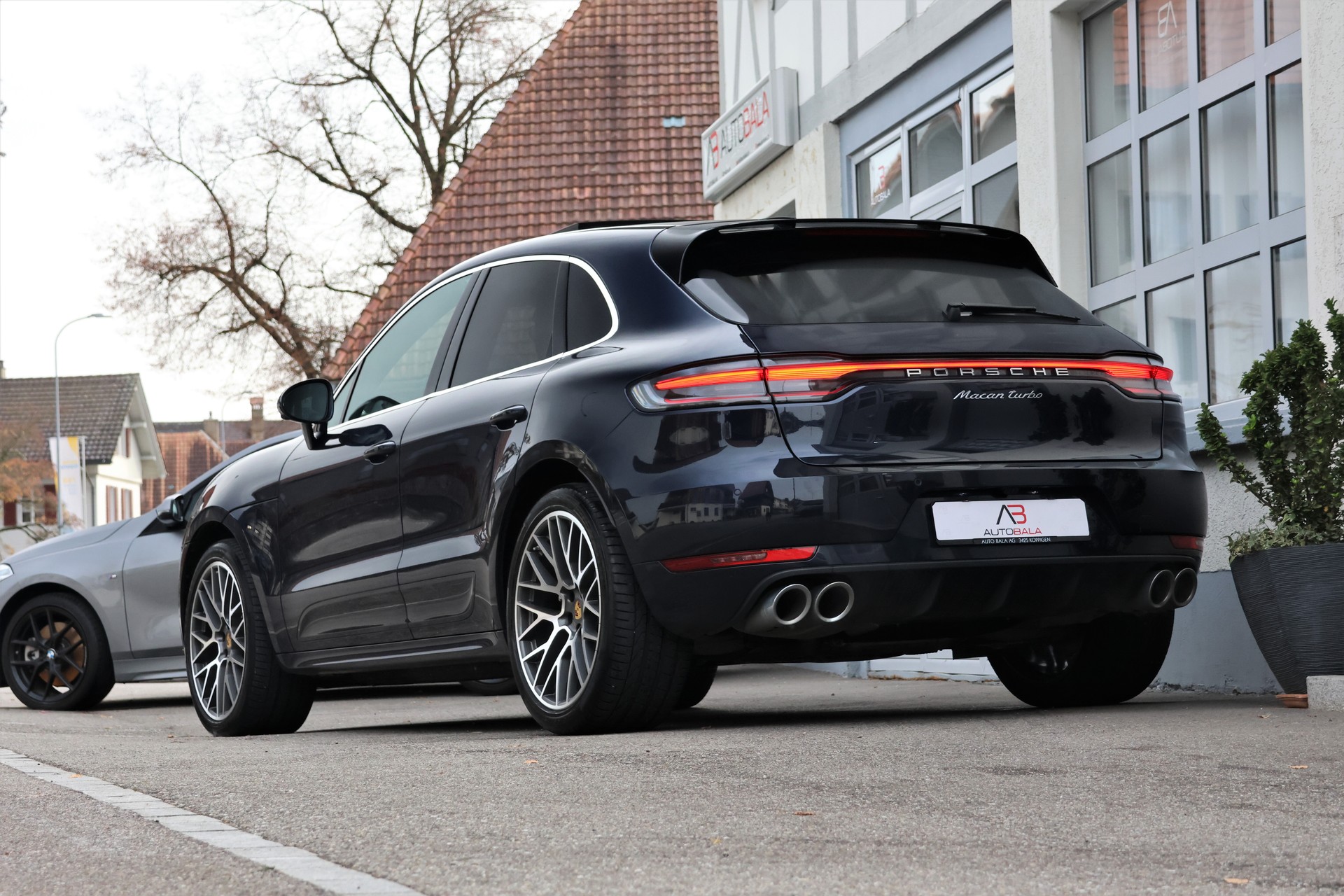 PORSCHE Macan Turbo PDK (CH)-image-2