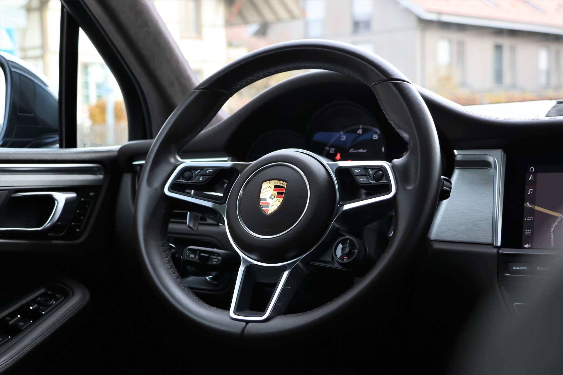 PORSCHE Macan Turbo PDK (CH)-image-14