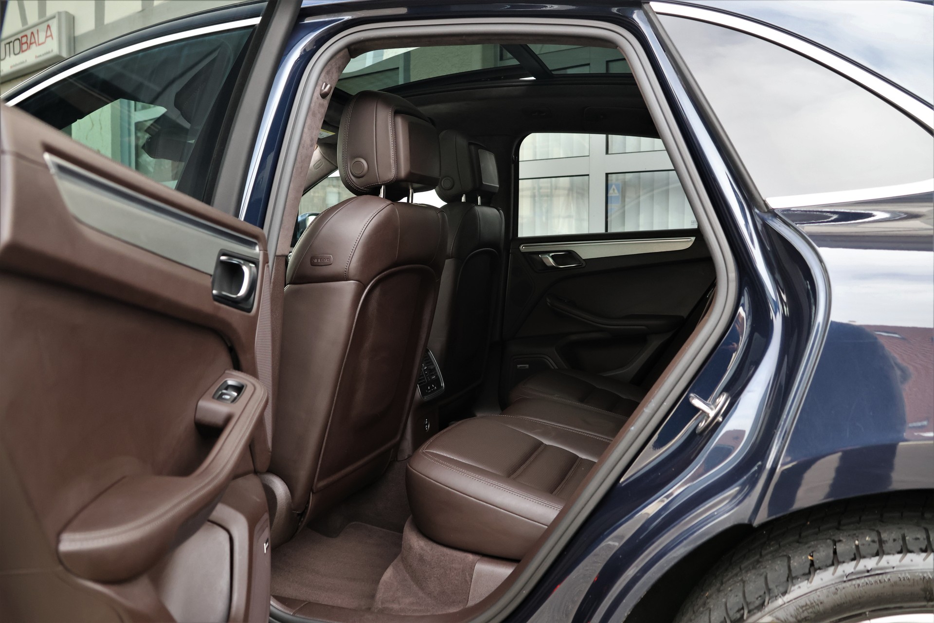 PORSCHE Macan Turbo PDK (CH)-image-12