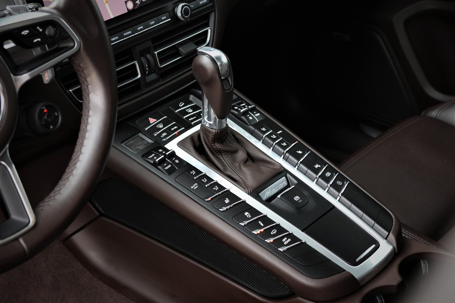 PORSCHE Macan Turbo PDK (CH)-image-10