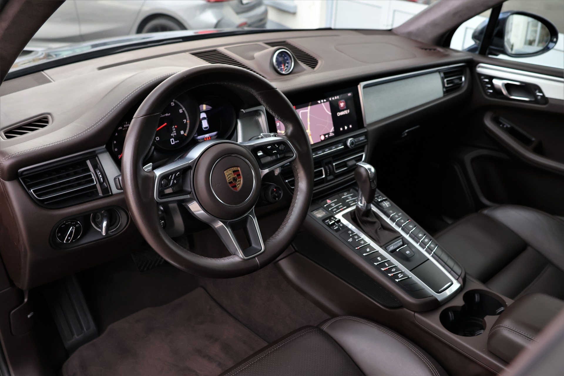 PORSCHE Macan Turbo PDK (CH)-image-9