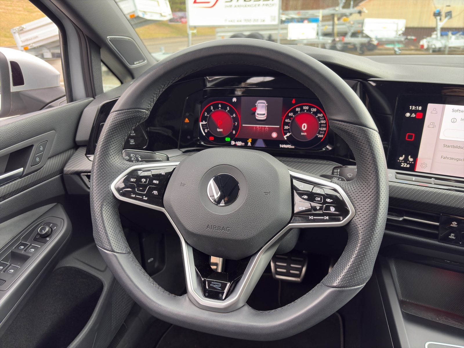 VW Golf VIII 1.5 eTSI R-Line DSG-image-9