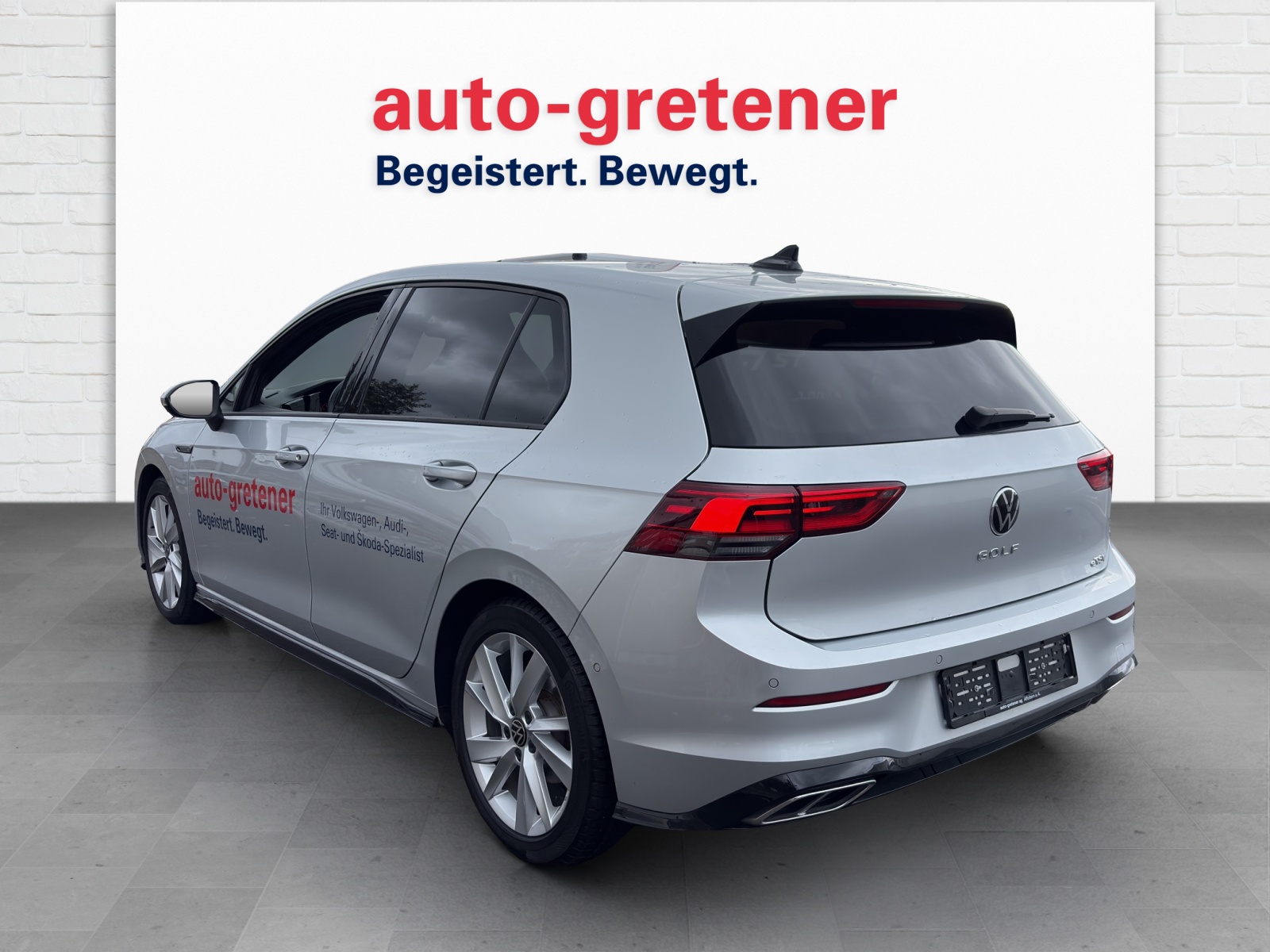 VW Golf VIII 1.5 eTSI R-Line DSG-image-1