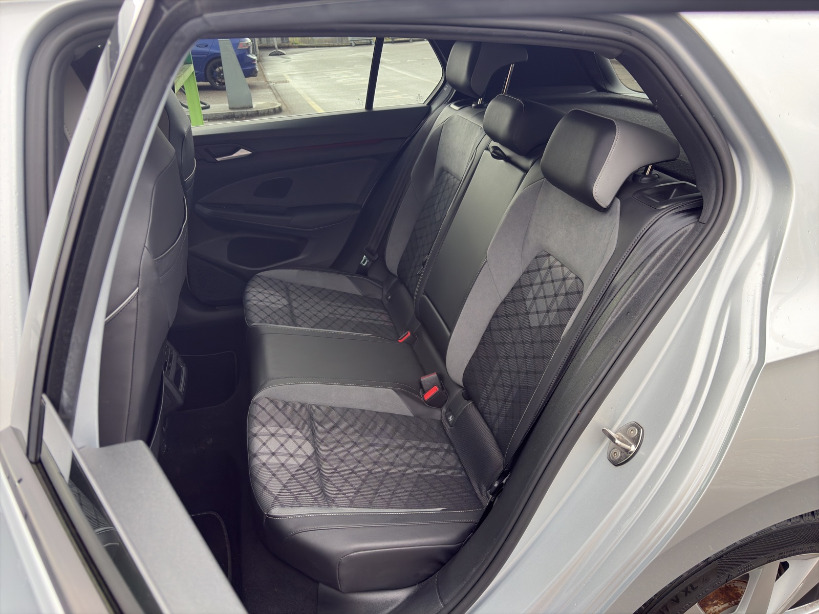 VW Golf VIII 1.5 eTSI R-Line DSG-image-6
