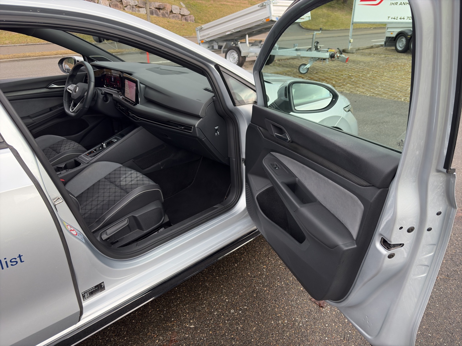 VW Golf VIII 1.5 eTSI R-Line DSG-image-4