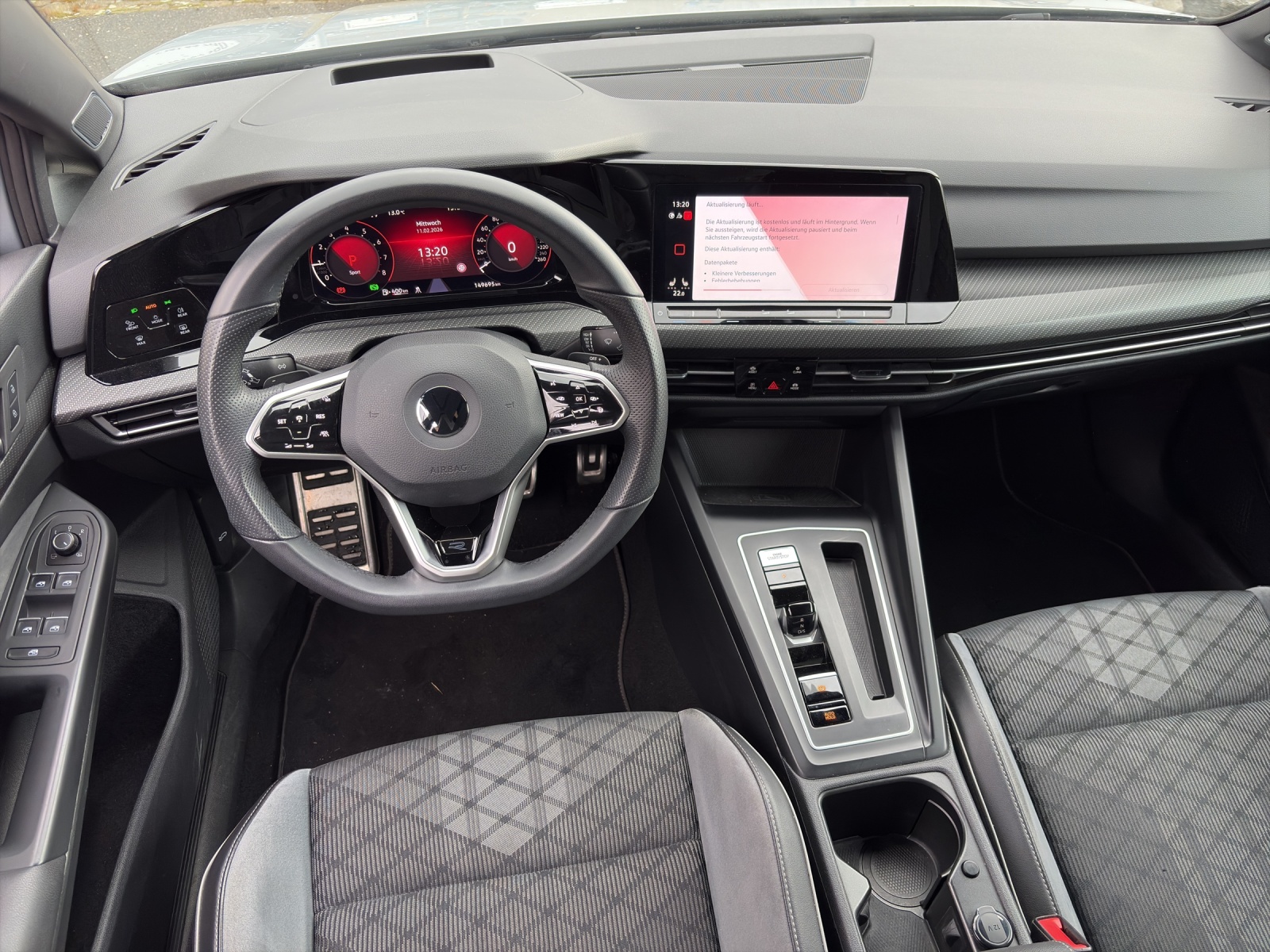 VW Golf VIII 1.5 eTSI R-Line DSG-image-8