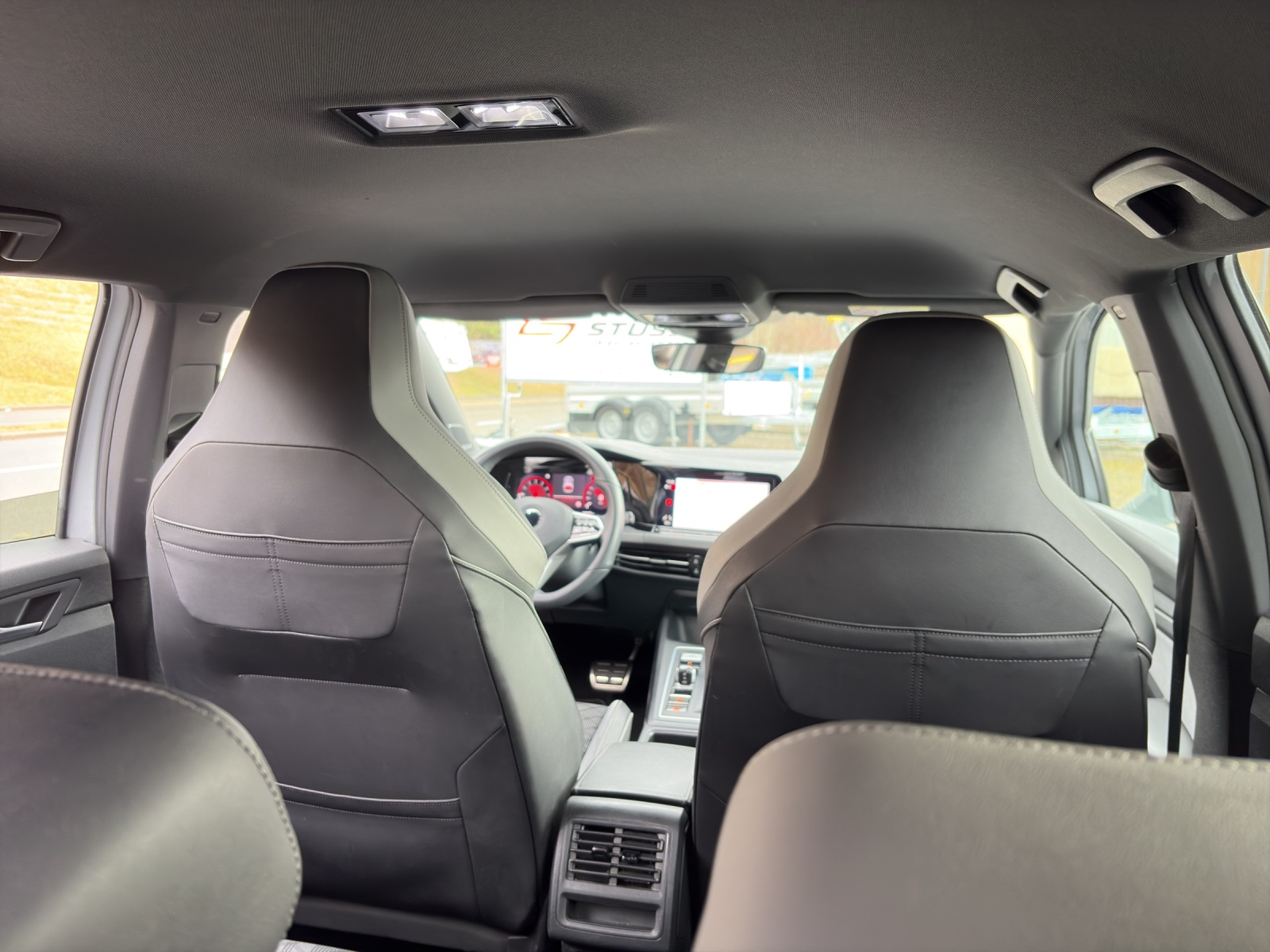 VW Golf VIII 1.5 eTSI R-Line DSG-image-7