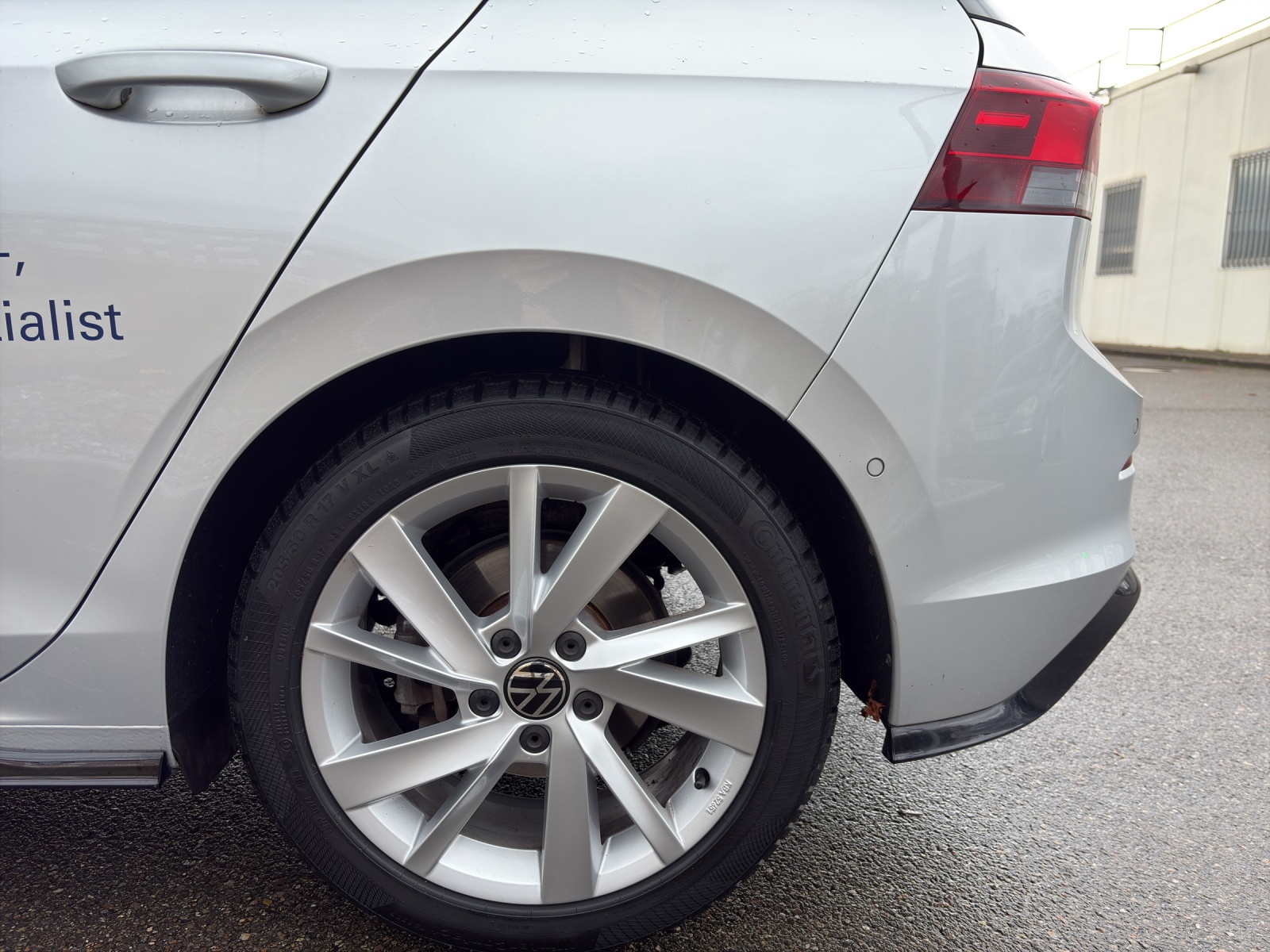 VW Golf VIII 1.5 eTSI R-Line DSG-image-13