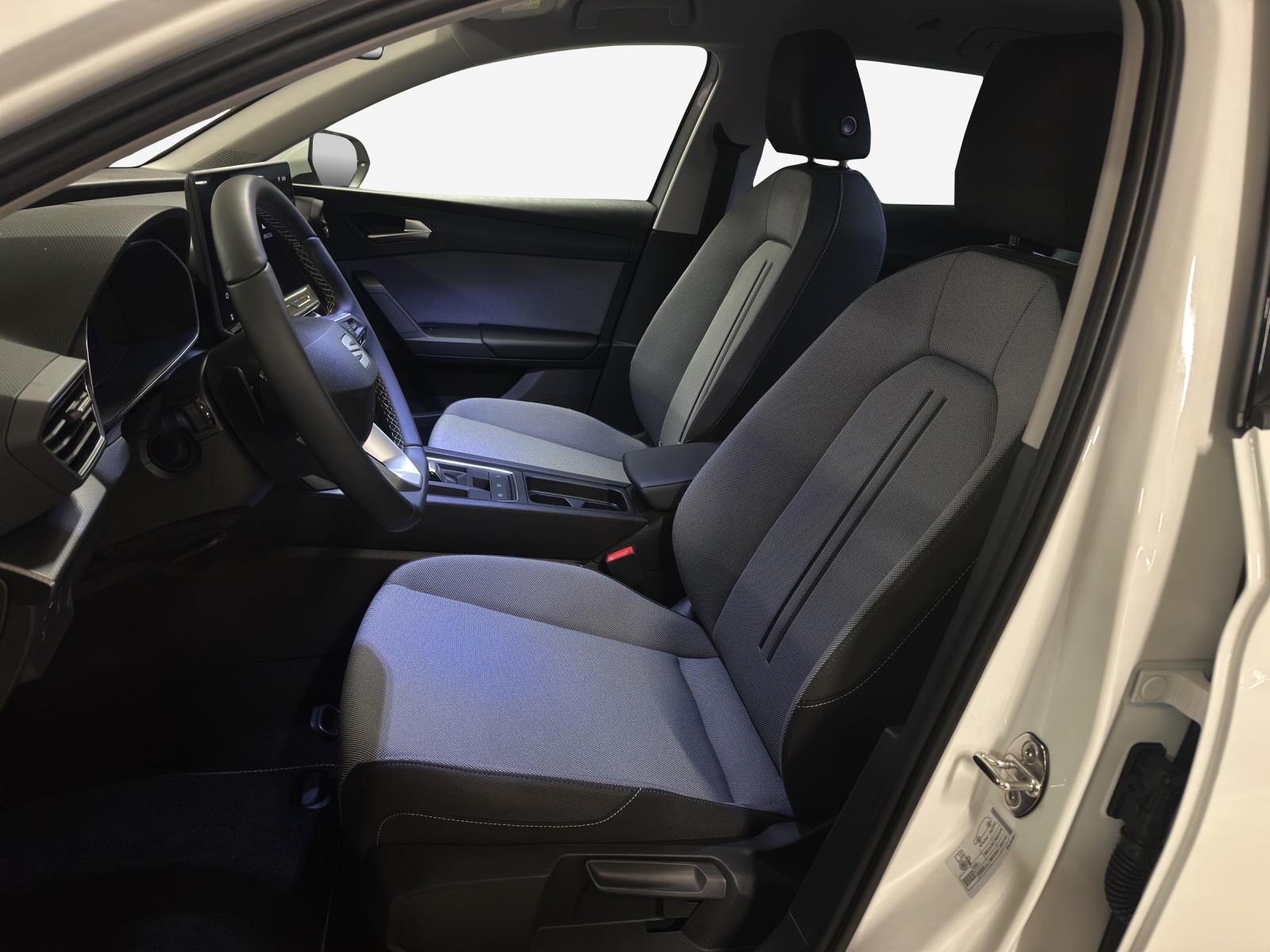 SEAT Leon ST 1.5 eHybrid pHEV DSG Business Edition-image-7