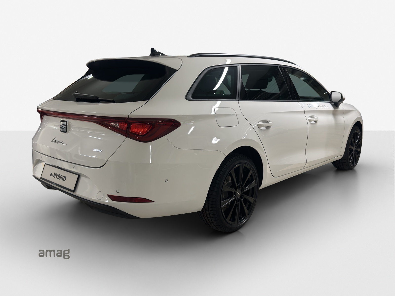 SEAT Leon ST 1.5 eHybrid pHEV DSG Business Edition-image-4