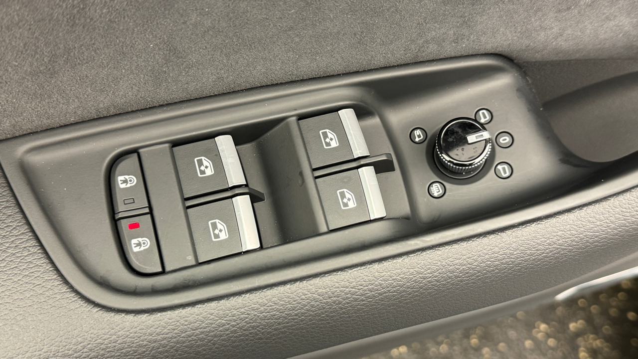 AUDI Q8 SUV TDI quattro 210 kW S line-image-8