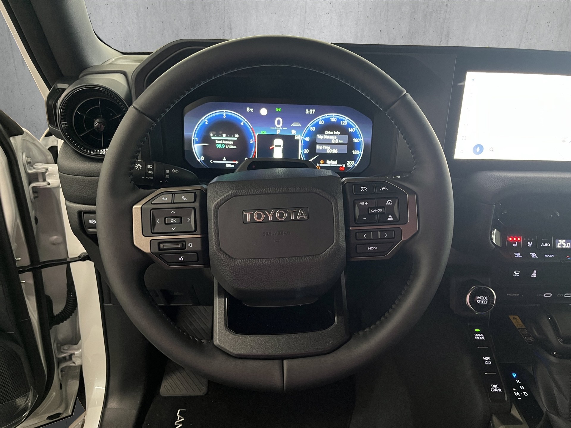 TOYOTA LAND CRUISER 2.8 D Style-image-8