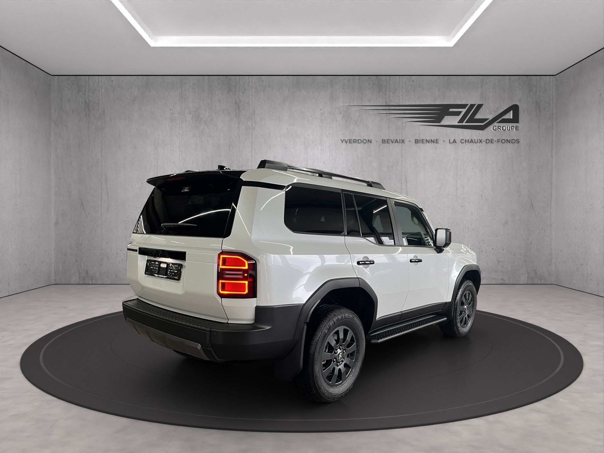 TOYOTA LAND CRUISER 2.8 D Style-image-5
