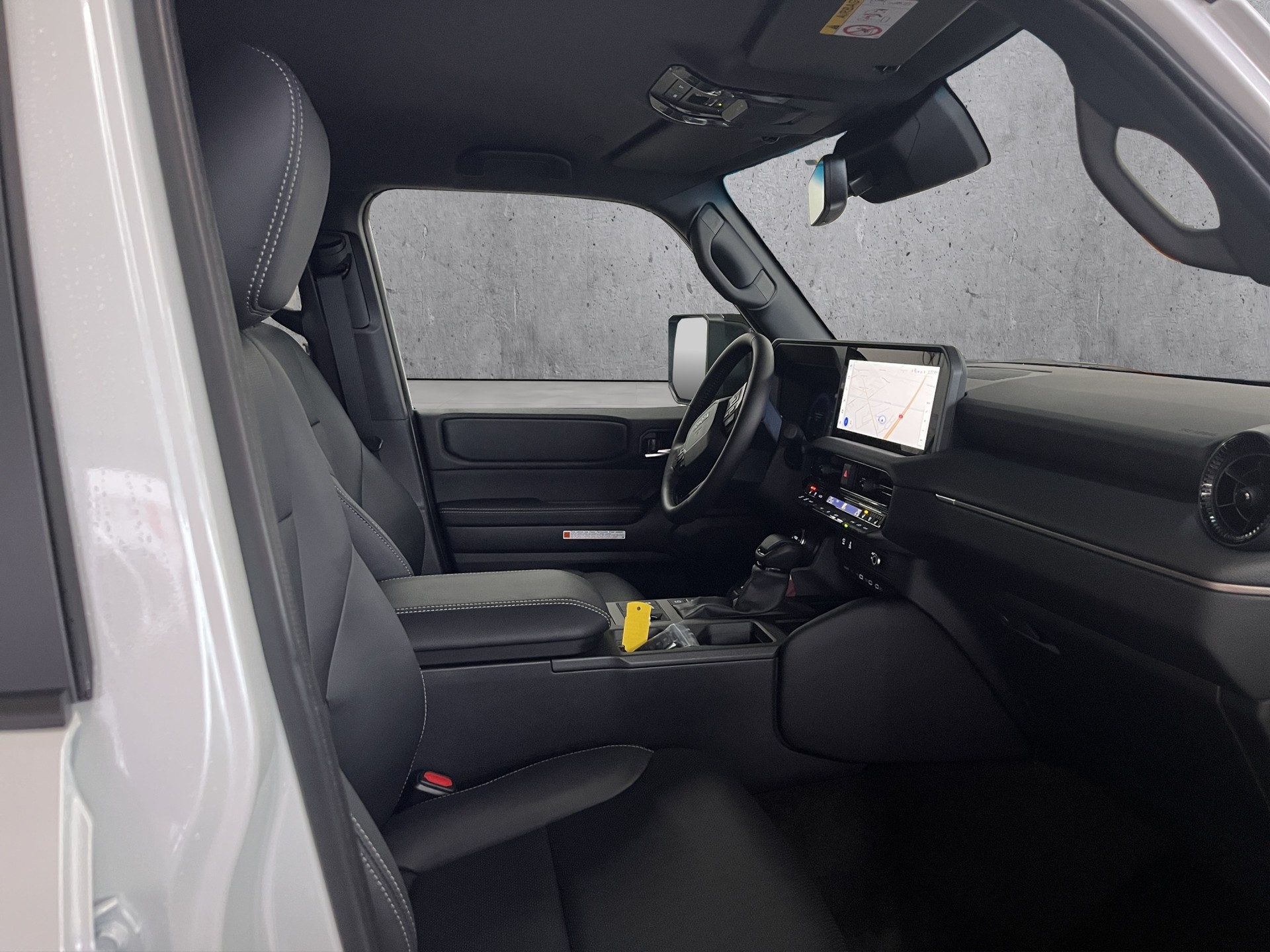 TOYOTA LAND CRUISER 2.8 D Style-image-11