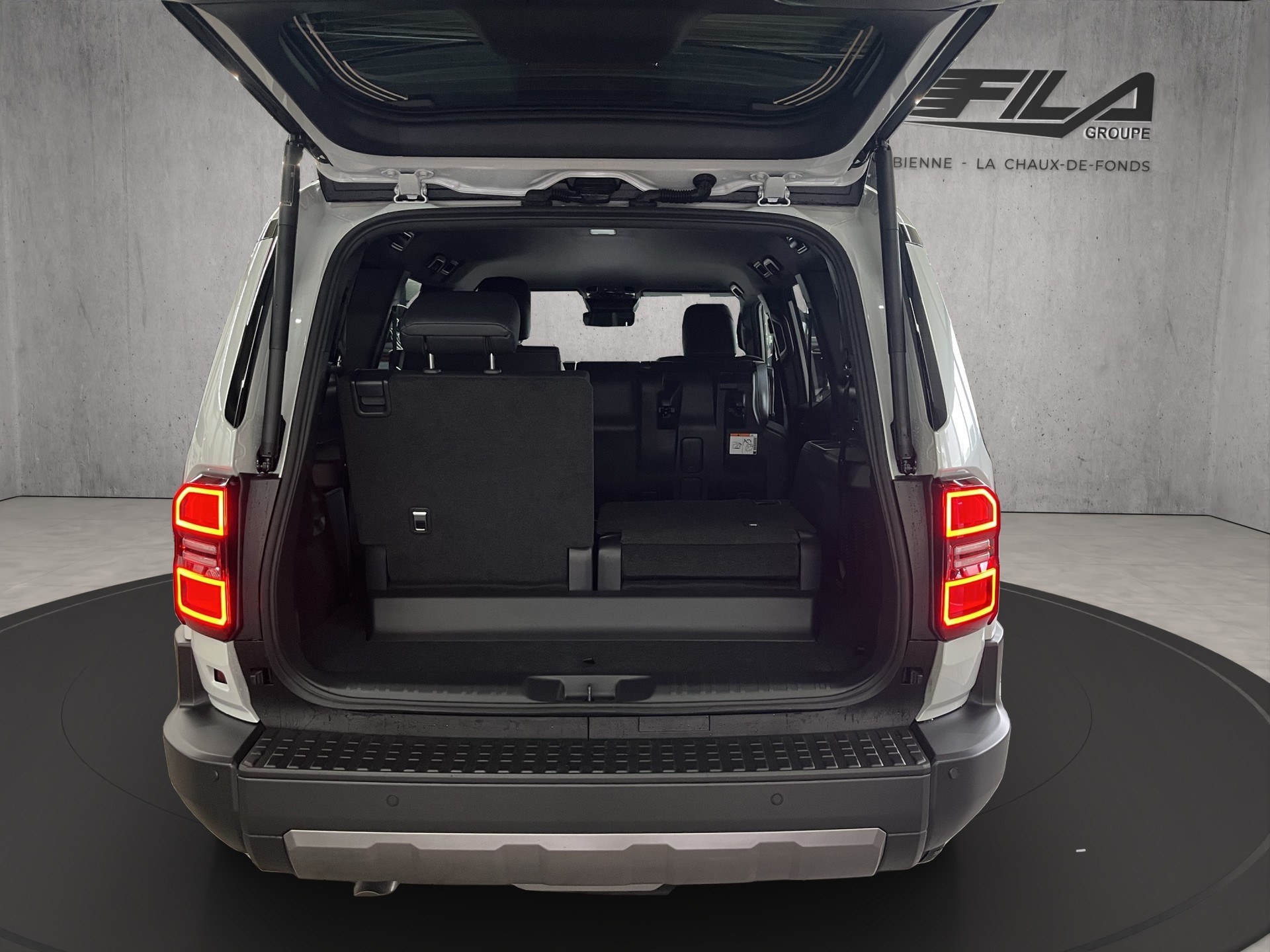 TOYOTA LAND CRUISER 2.8 D Style-image-13