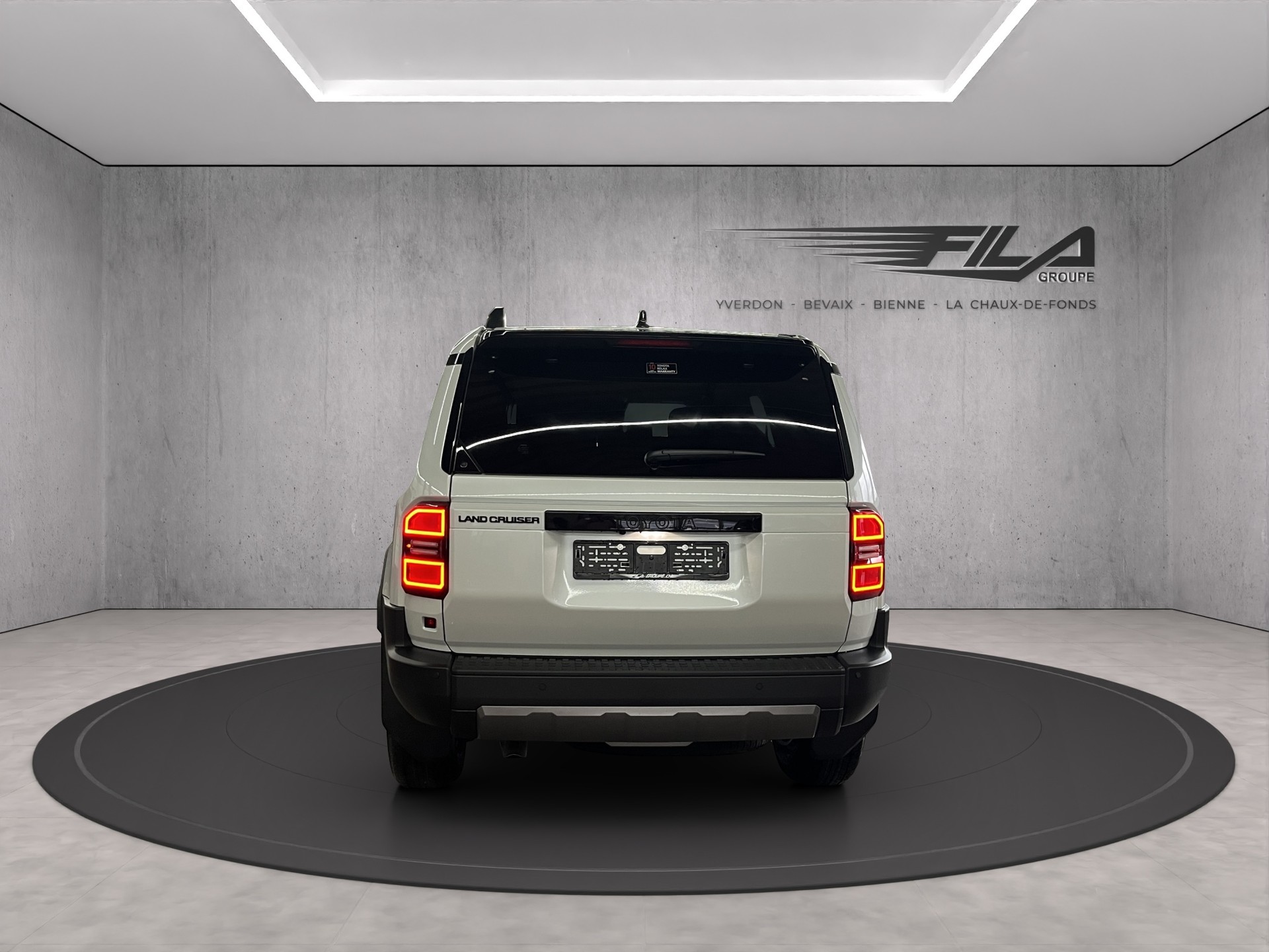 TOYOTA LAND CRUISER 2.8 D Style-image-4