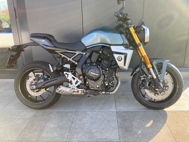 SUZUKI GSX-8T