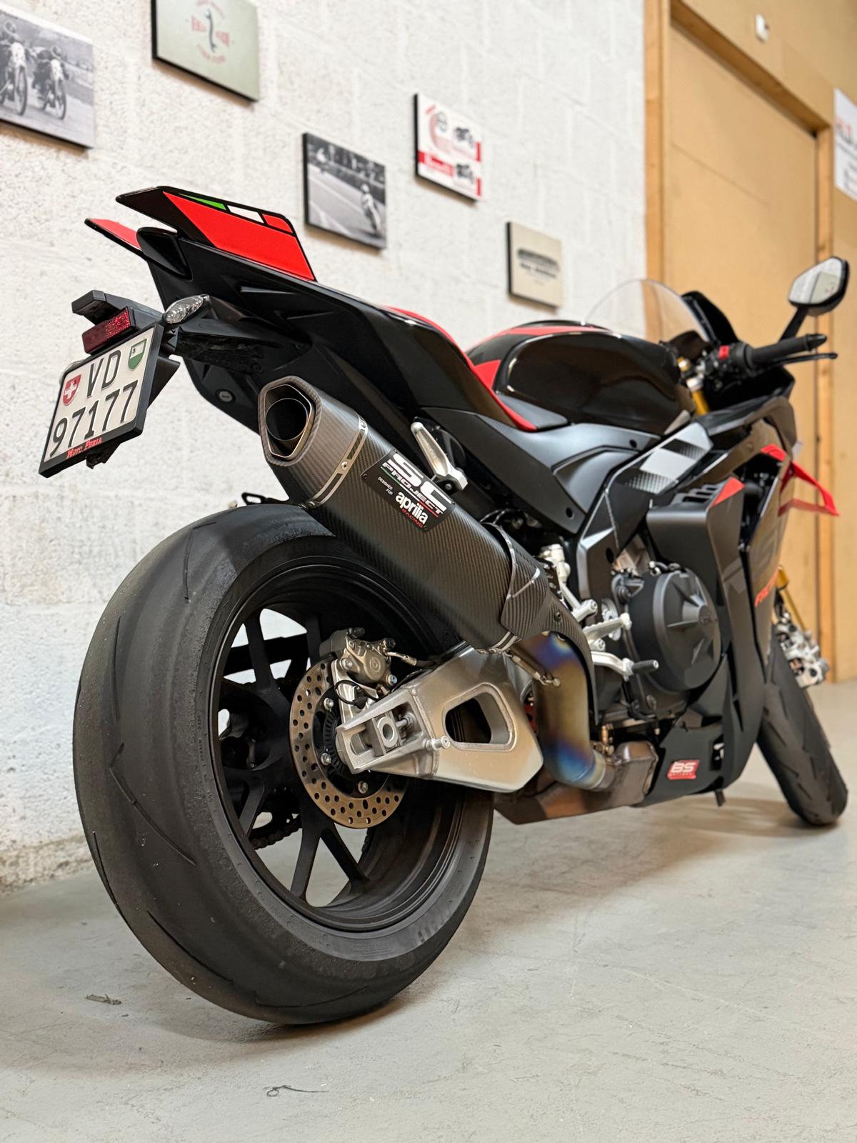 APRILIA RSV4 1100 E5+ Factory-showroom-element-2