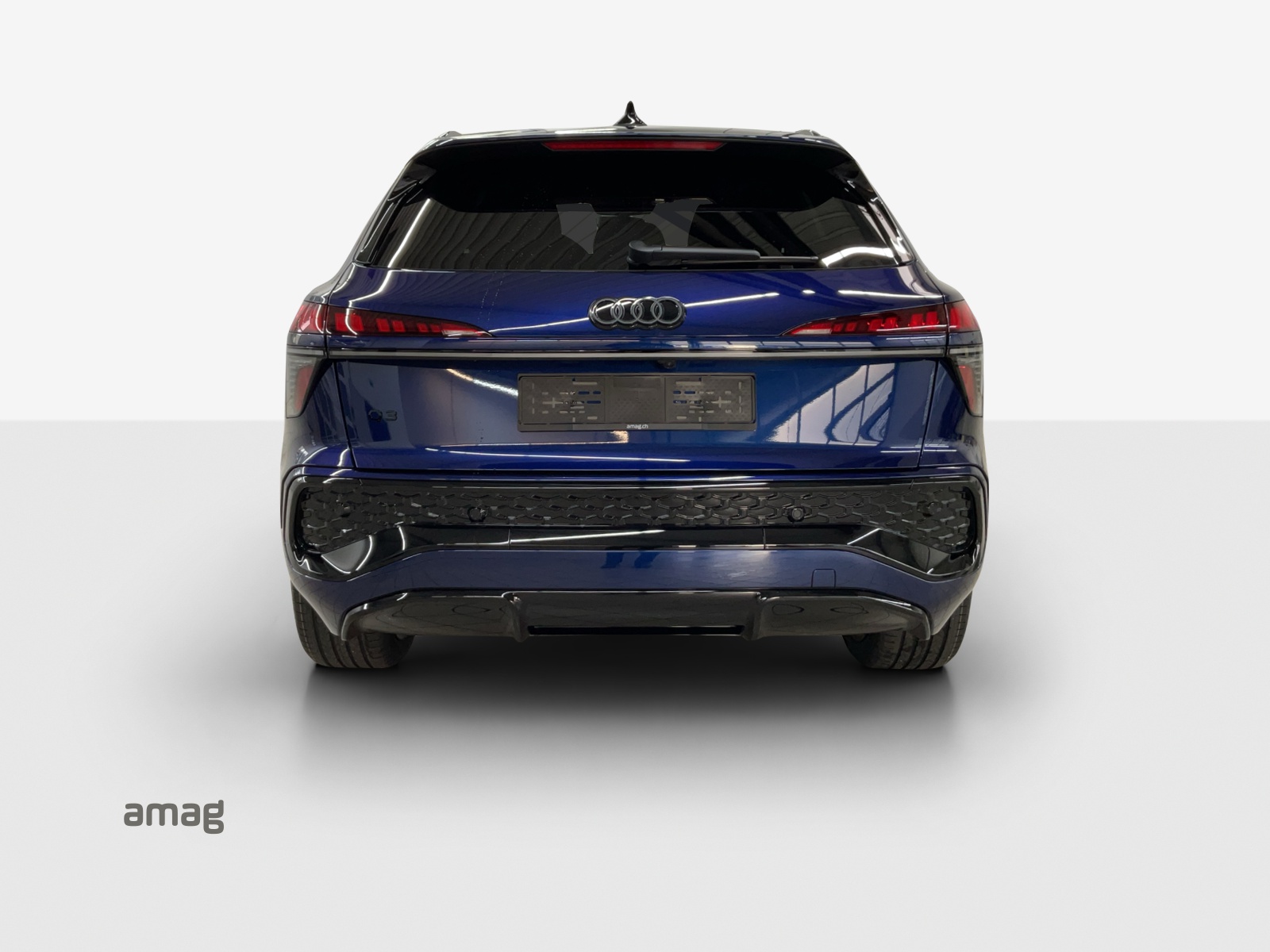 AUDI Q3 SUV 110 kW TFSI S tronic-image-3