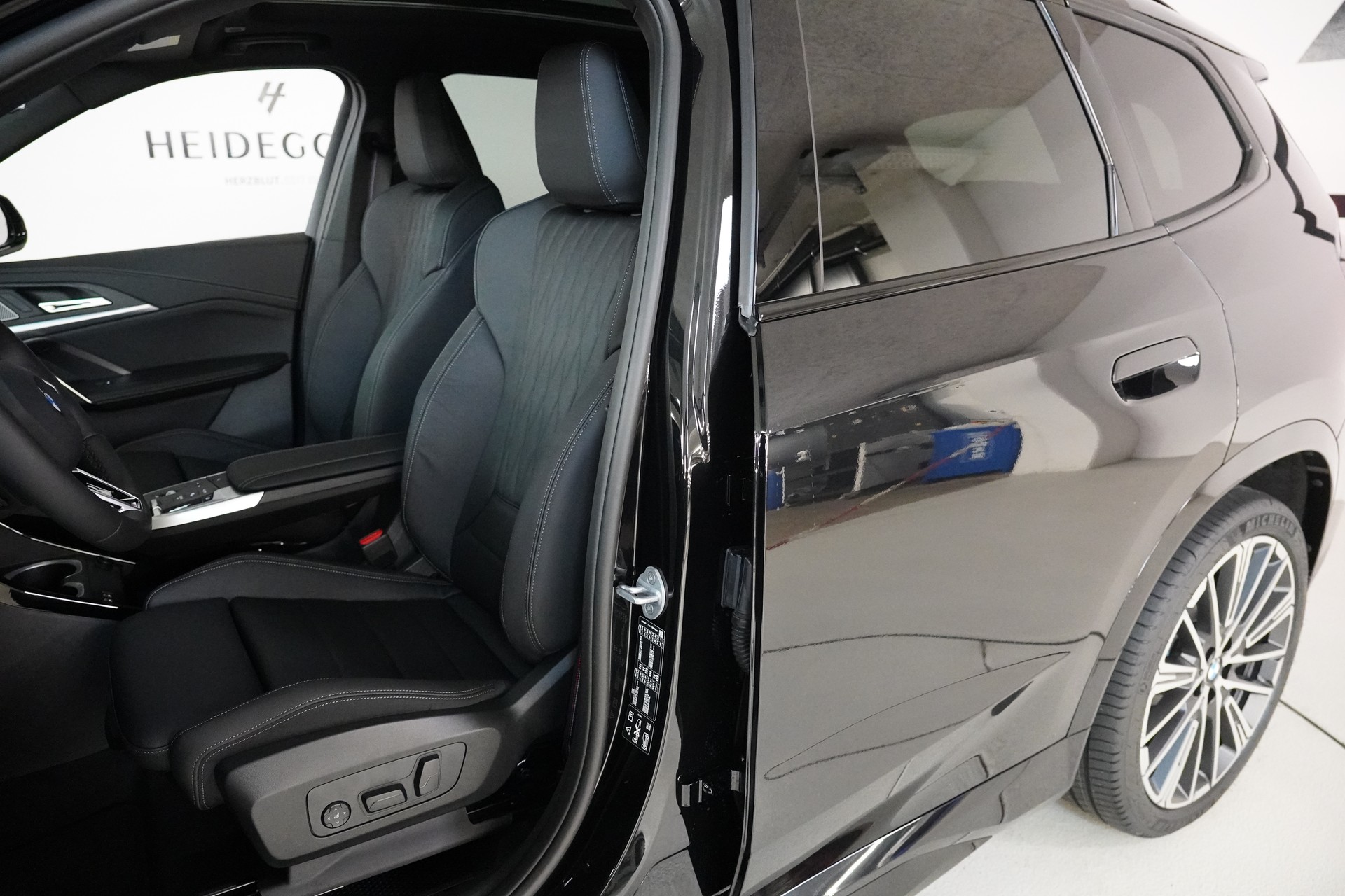 BMW X1 xDrive 23i 48V M Sport Pro-image-11