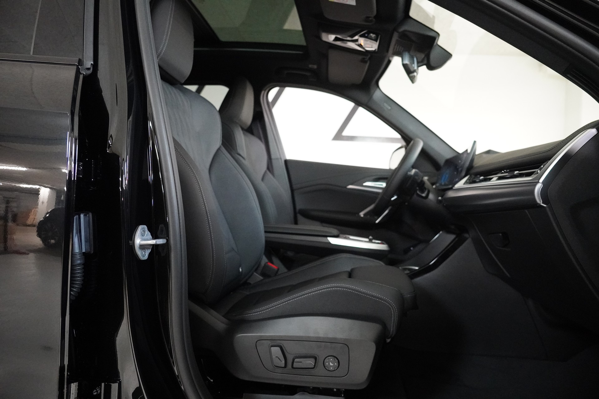 BMW X1 xDrive 23i 48V M Sport Pro-image-13