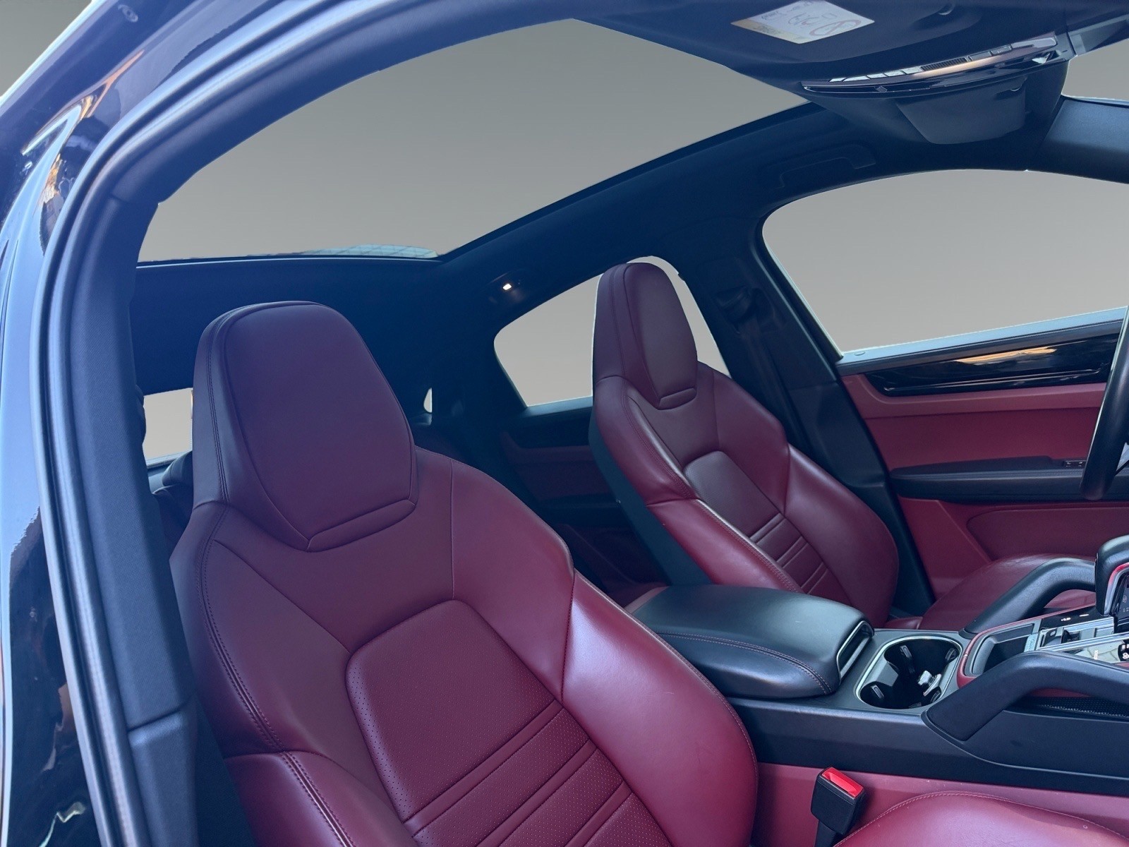 PORSCHE Cayenne Coupé E-Hybrid-image-12
