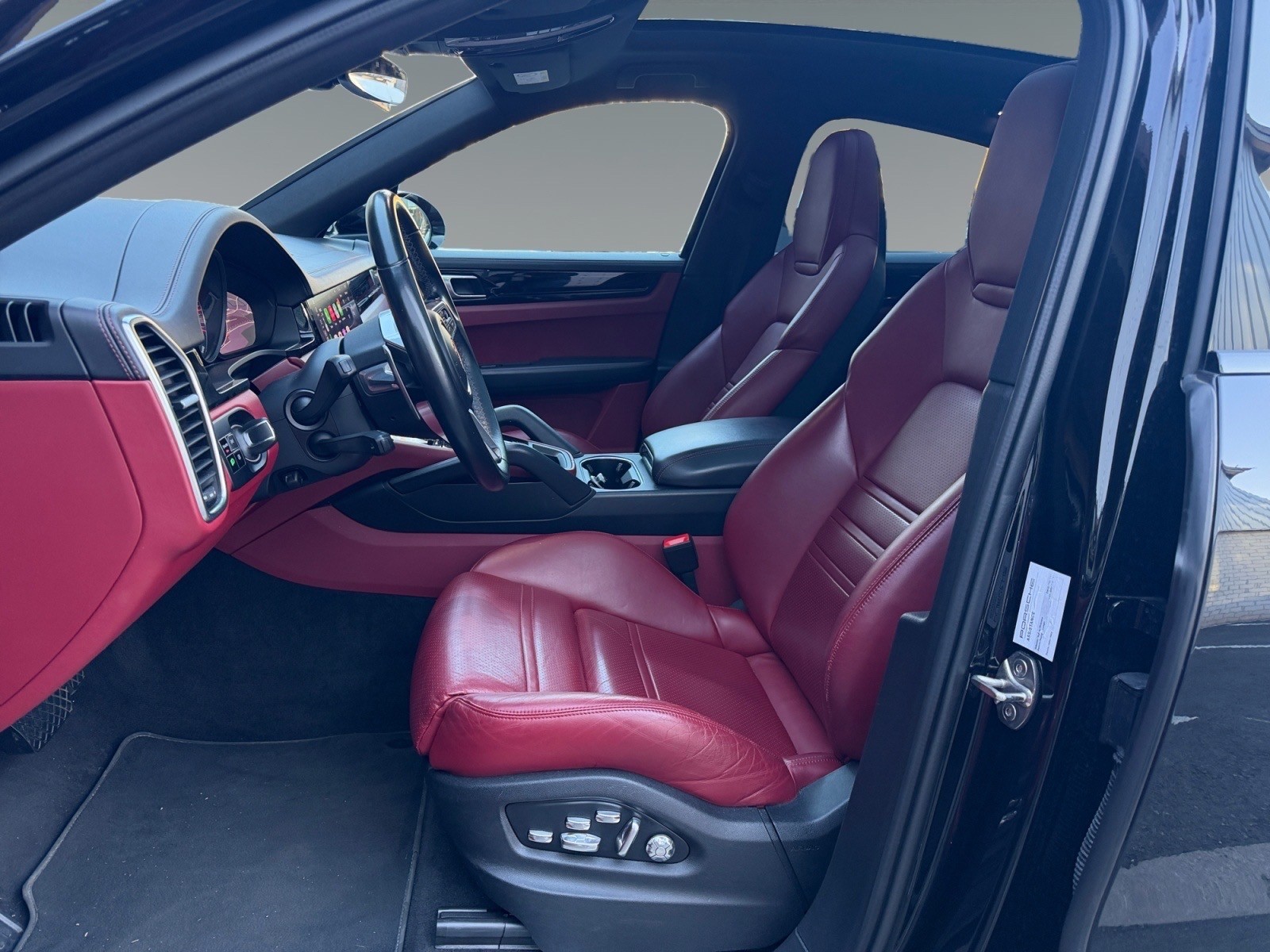 PORSCHE Cayenne Coupé E-Hybrid-image-8