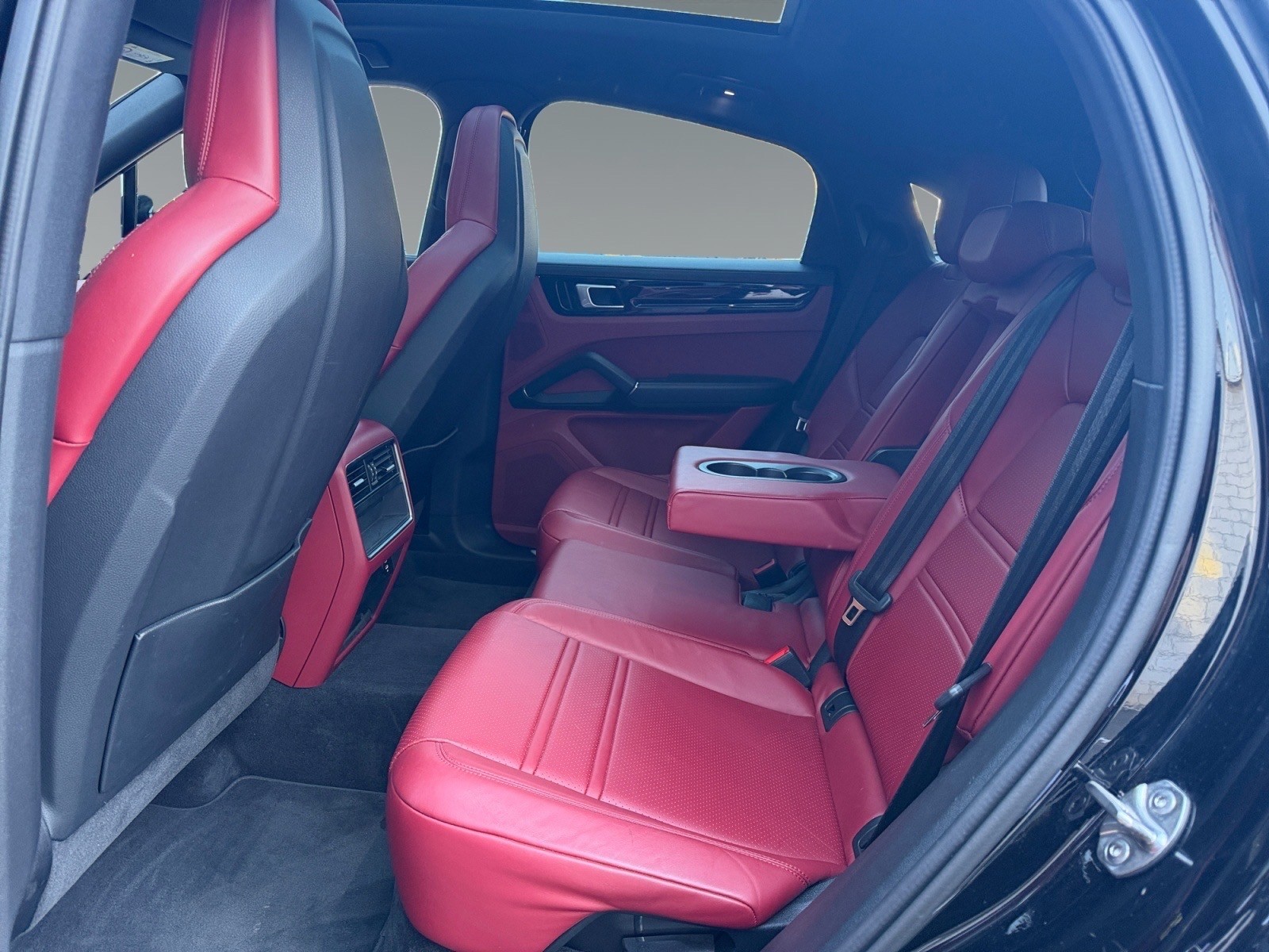 PORSCHE Cayenne Coupé E-Hybrid-image-13