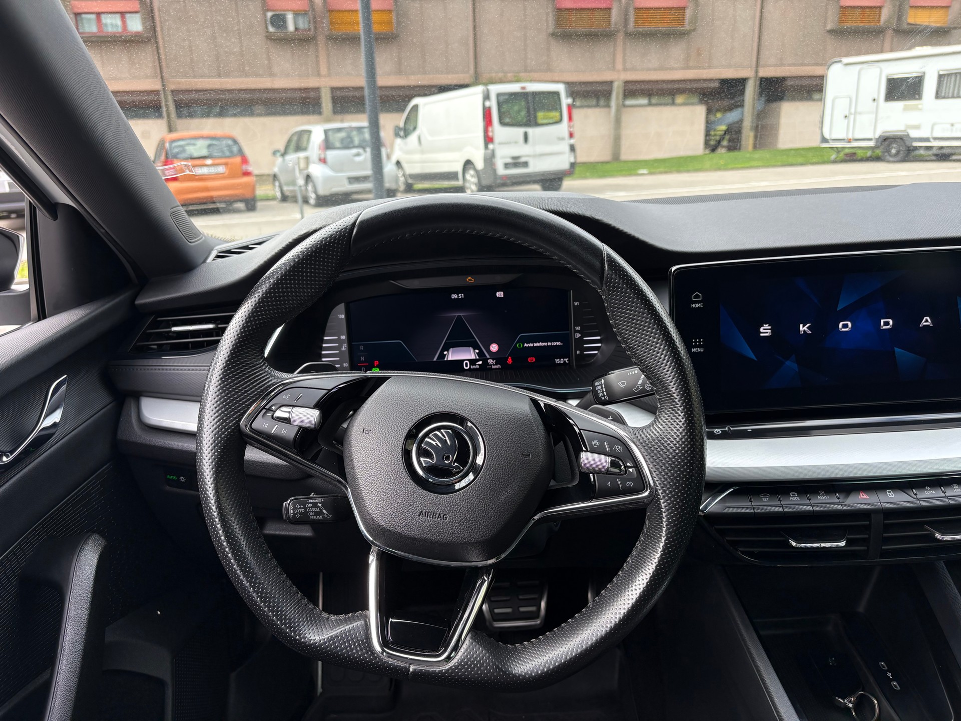 SKODA Octavia Combi 2.0 TDI DSG Ambition-image-8