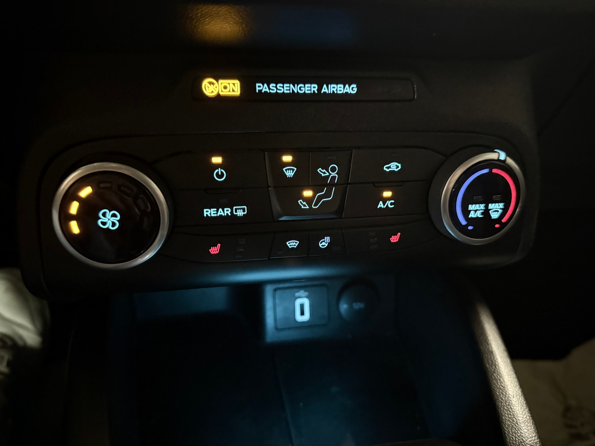 FORD Focus 1.5 TDCi Cool Connect Automatic-image-12