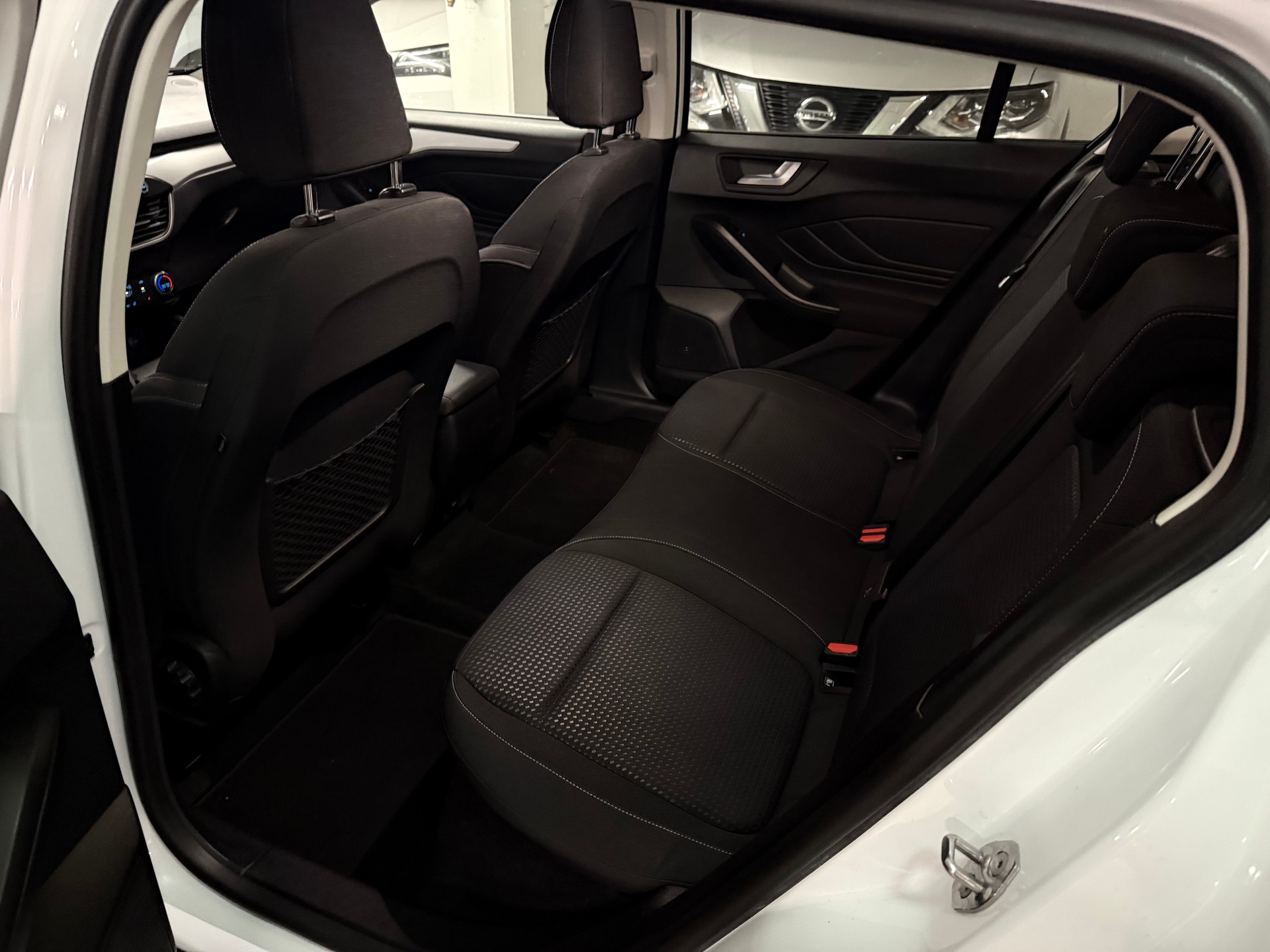 FORD Focus 1.5 TDCi Cool Connect Automatic-image-9