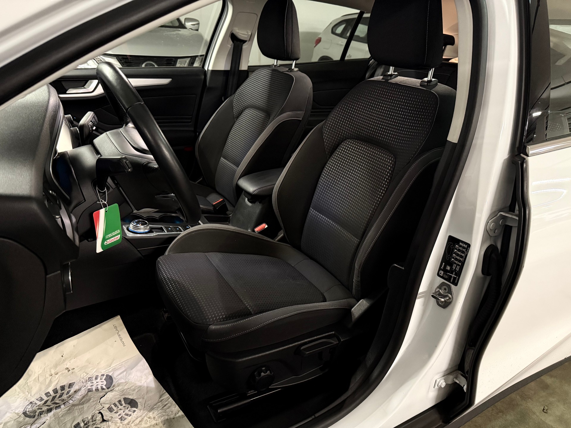 FORD Focus 1.5 TDCi Cool Connect Automatic-image-8