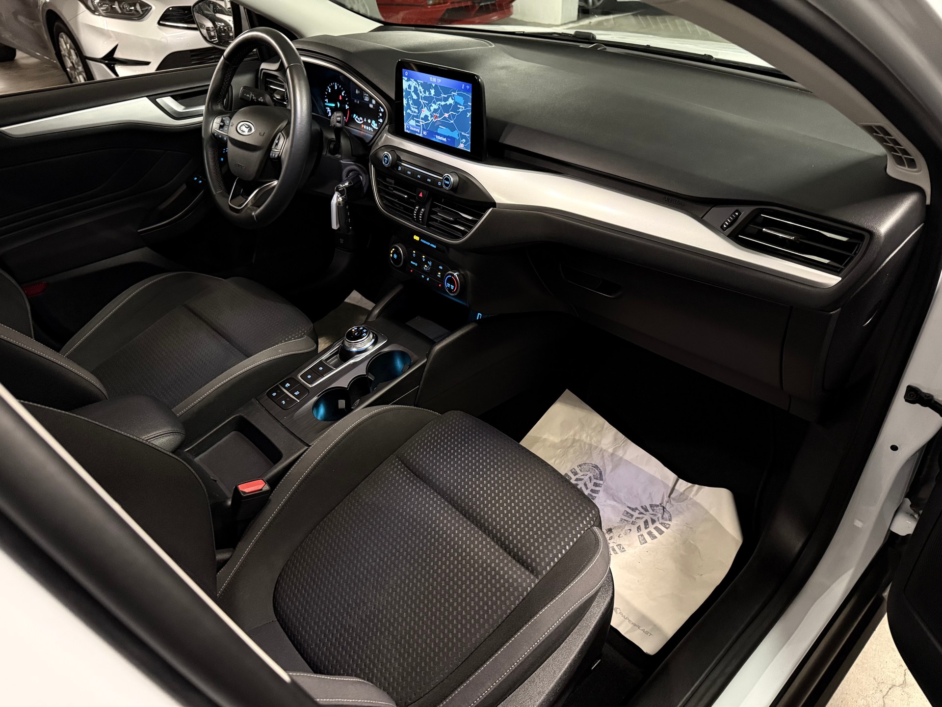 FORD Focus 1.5 TDCi Cool Connect Automatic-image-6