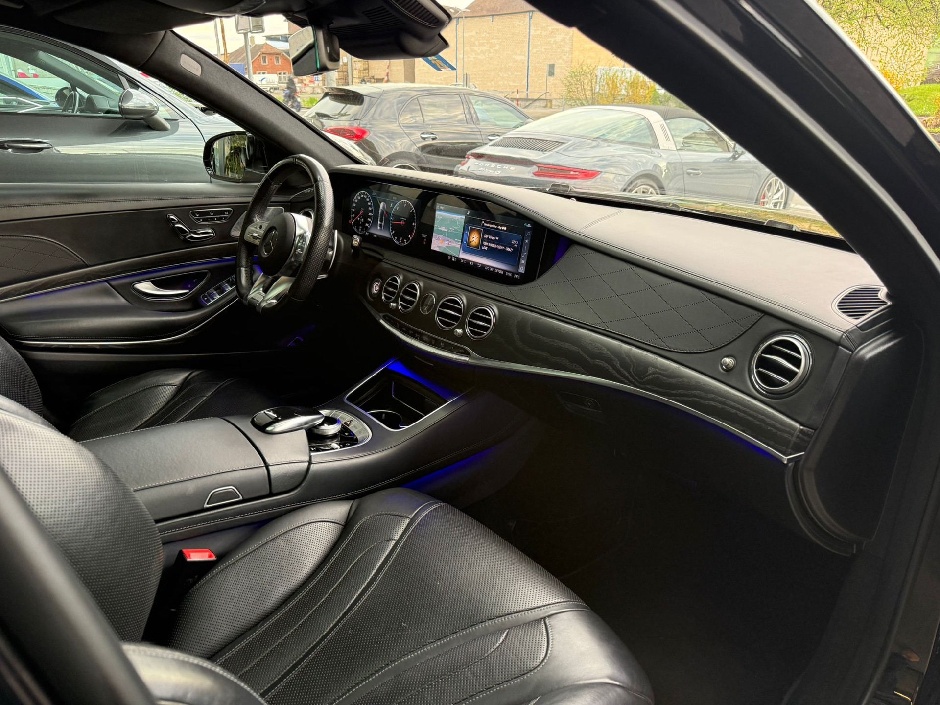 MERCEDES-BENZ S 400 d L AMG-Line 4Matic 9G-Tronic-image-19
